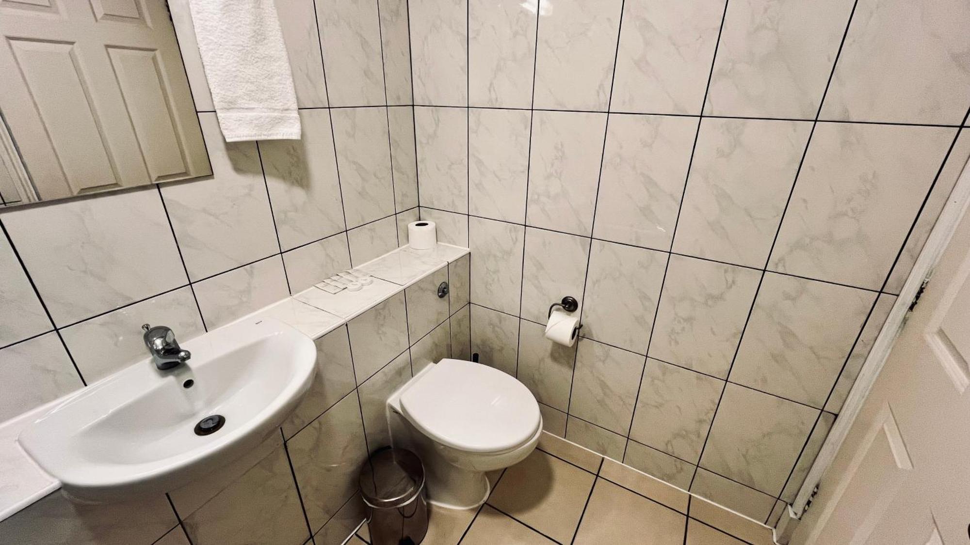 Double Room,1746811132:JPEG