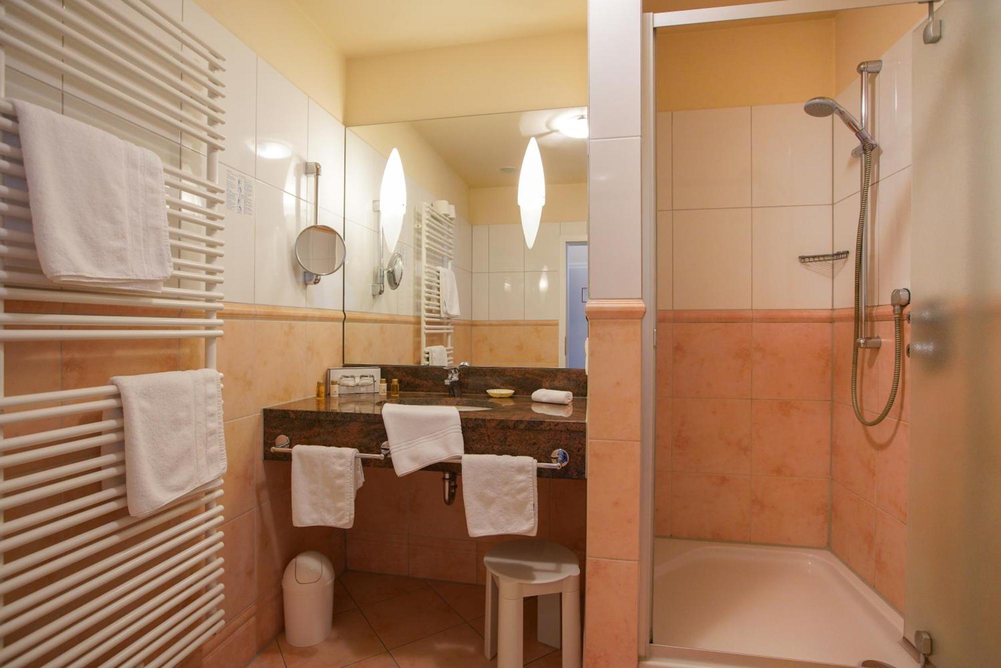 Double Room "Ostfriesenhof" no elevator a limited view