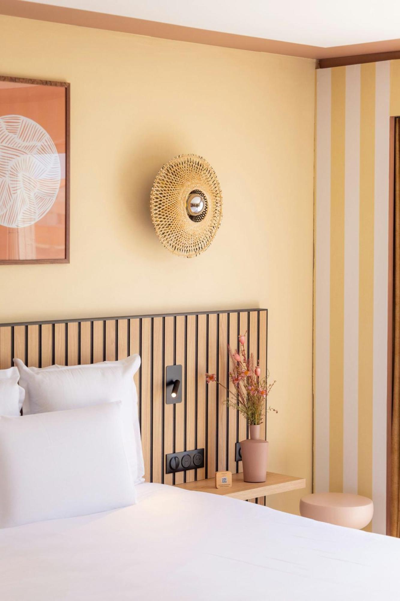 Premium Queen Room with Terrace and Notre Dame View