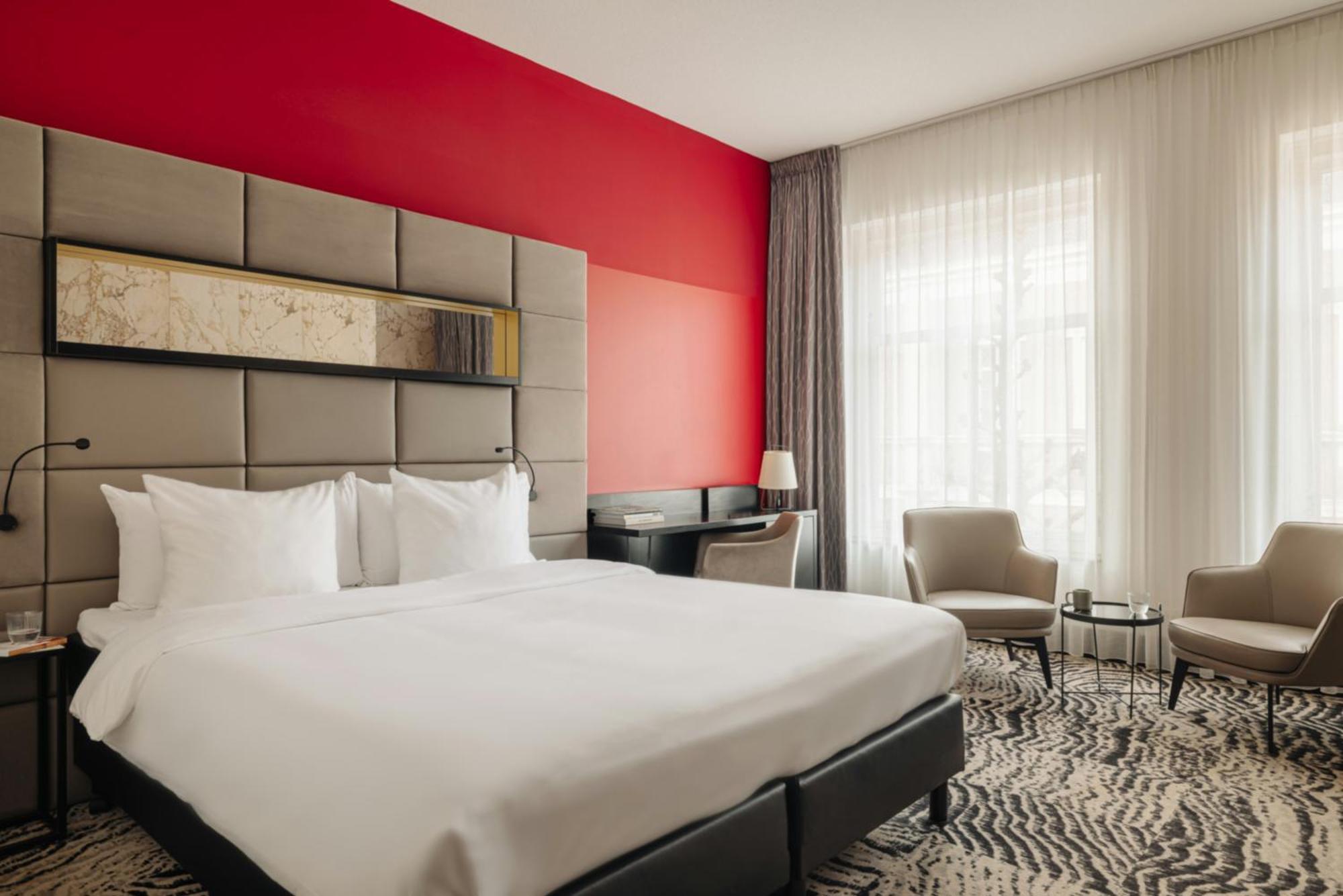 Superior Room 1 King Bed