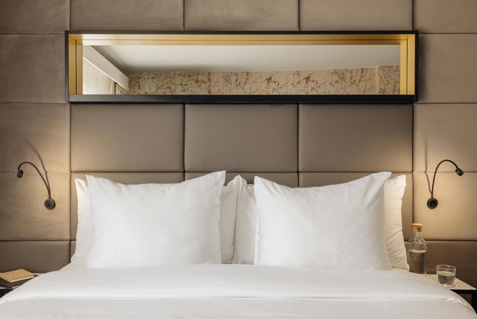 Superior Room 1 King Bed