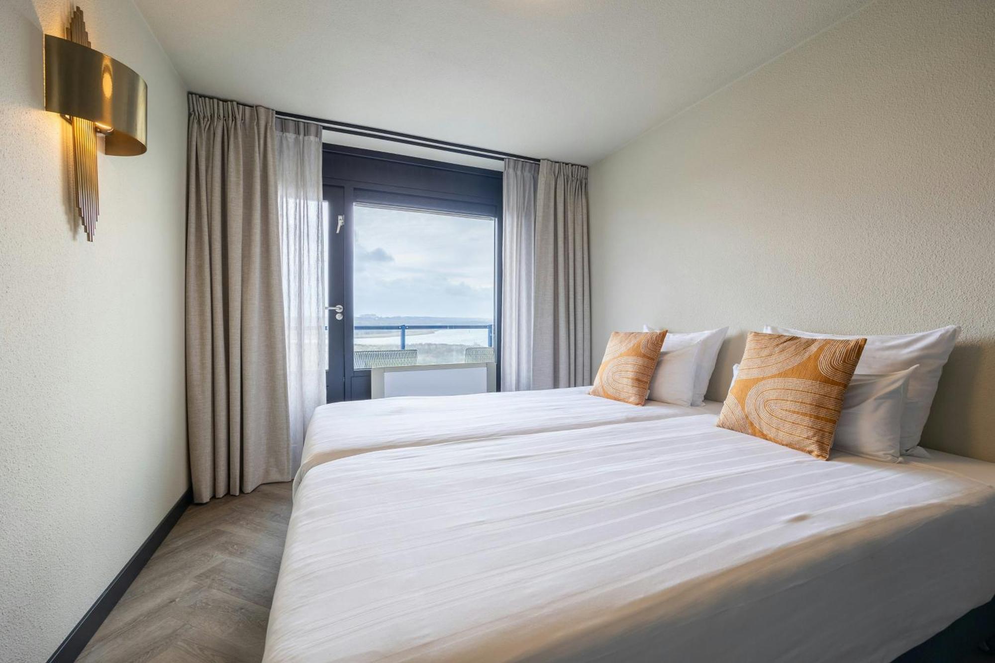 Comfort Room 1 Double Bed 1 Twin Bed