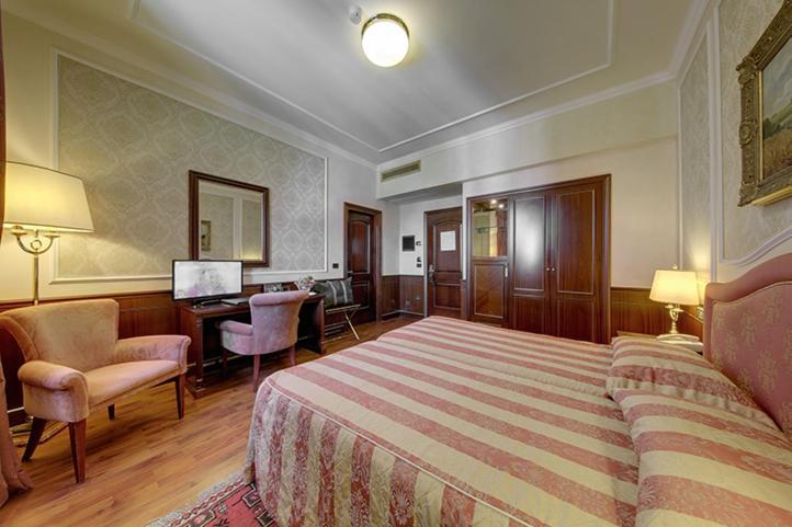 Deluxe Double or Twin Room Mountain Side
