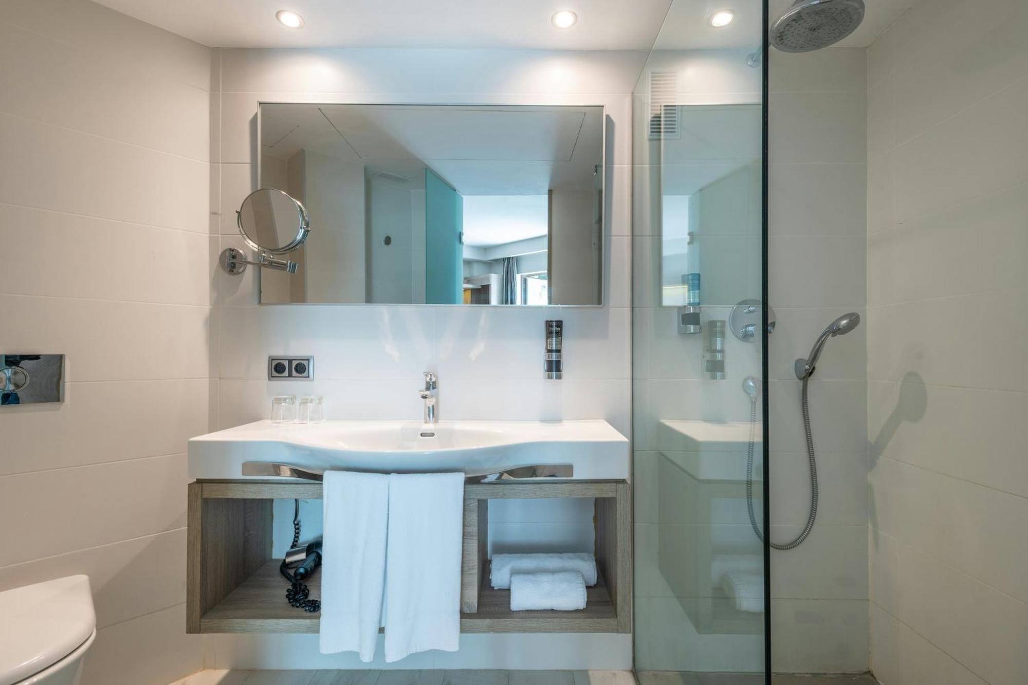 One-Bedroom Apartment Annex Building