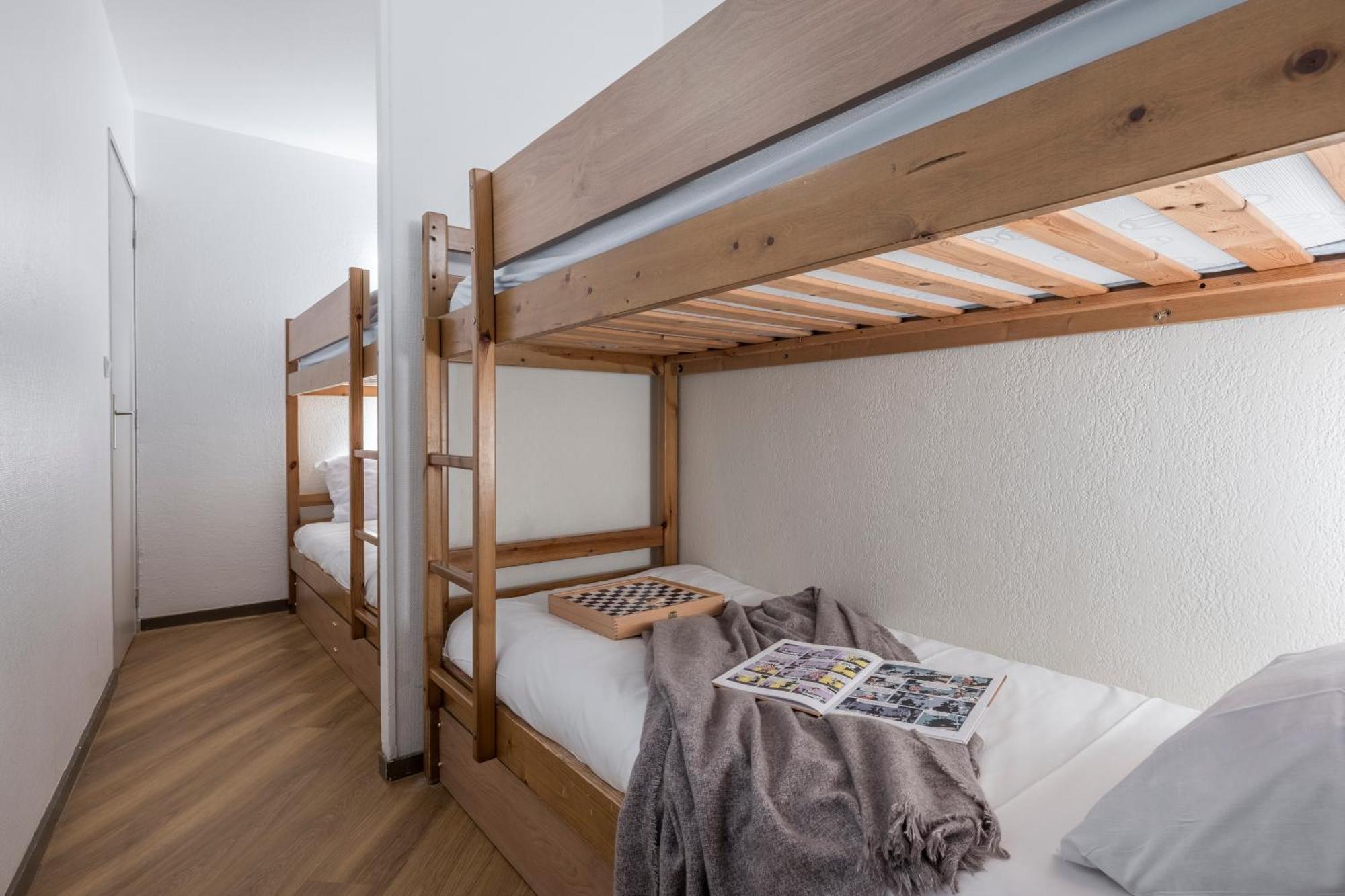 Superior One-Bedroom Apartment Sleeping Alcove River