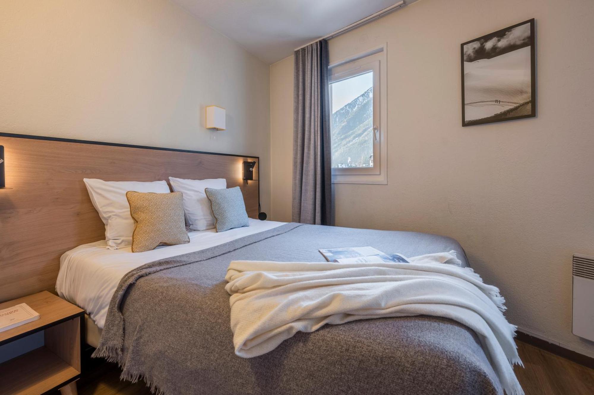 Superior One-Bedroom Apartment Sleeping Alcove River
