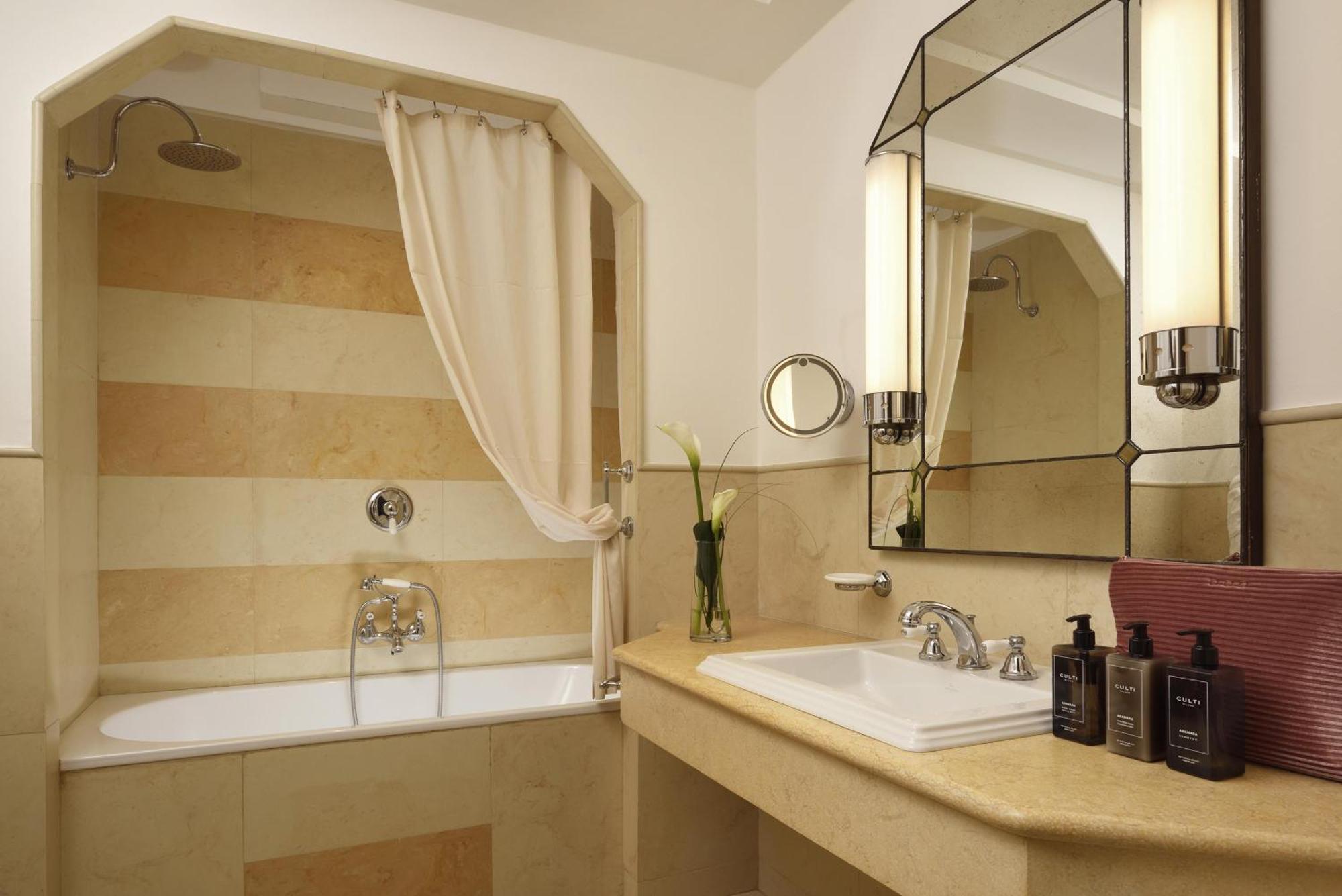 Deluxe Queen Room with Two Queen Beds,1758529880:JPEG