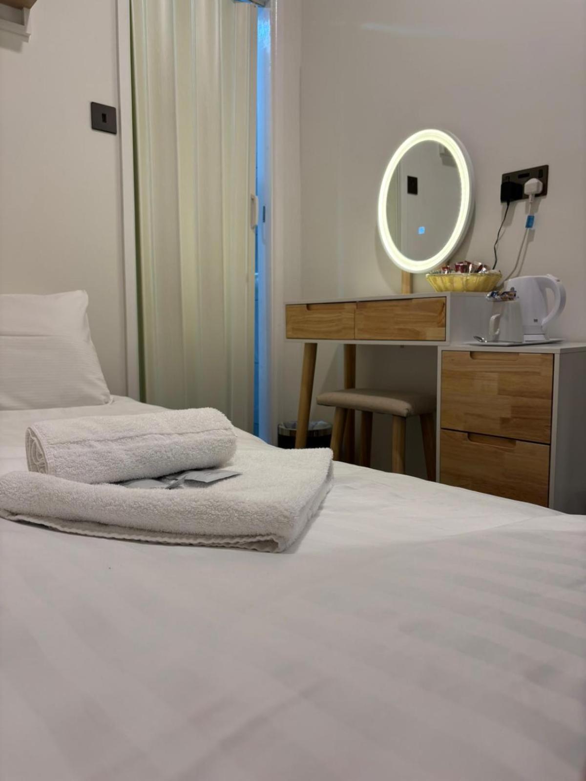Single Room Private Bathroom