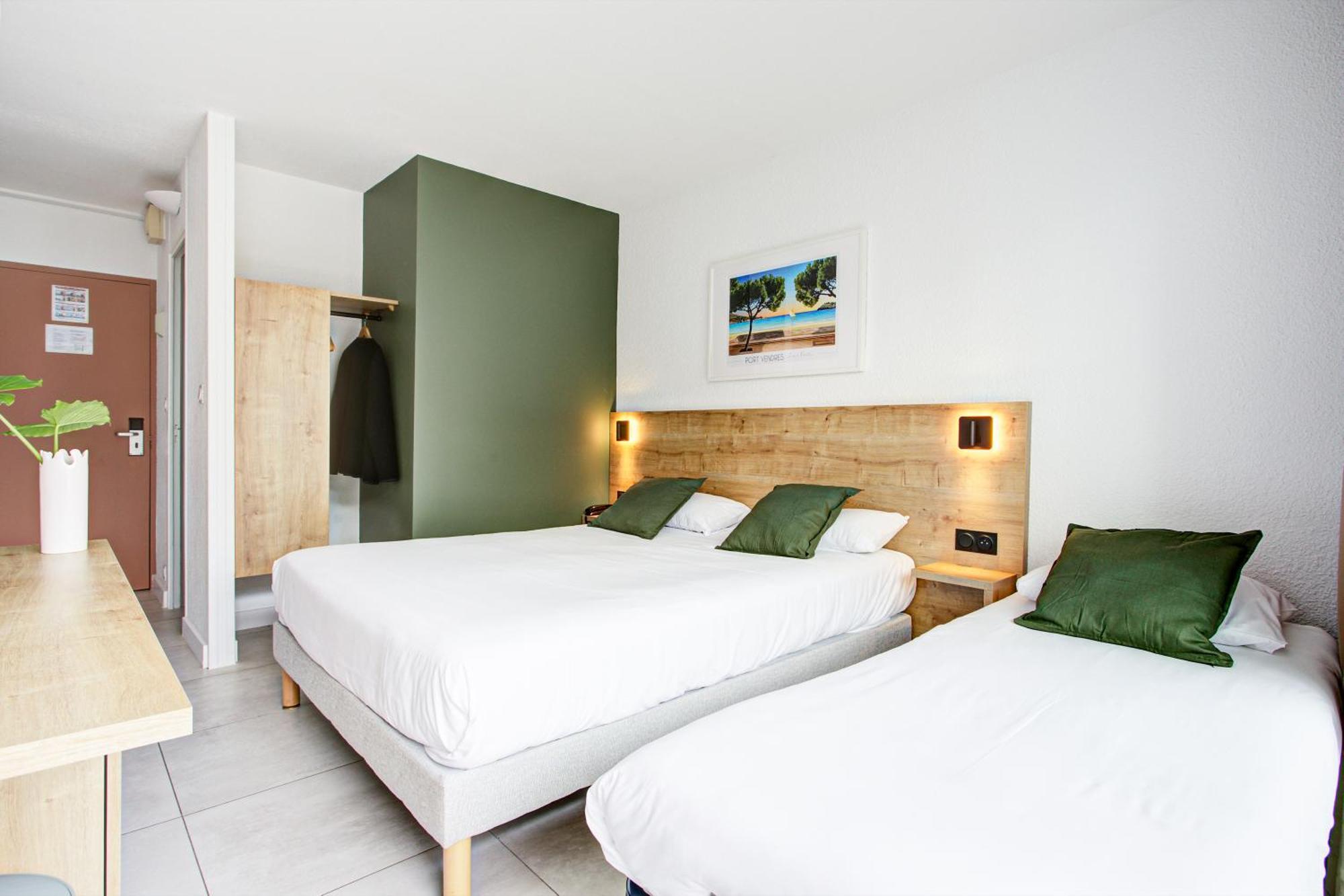 Comfort Triple Room Balcony Air Conditioning Mountain View or Partial Sea View