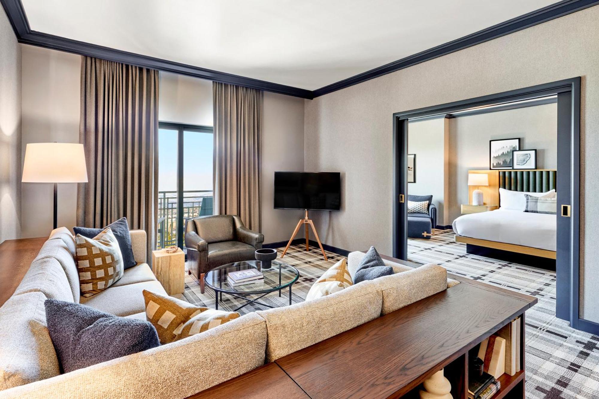 Balcony Suite 1 King Bed