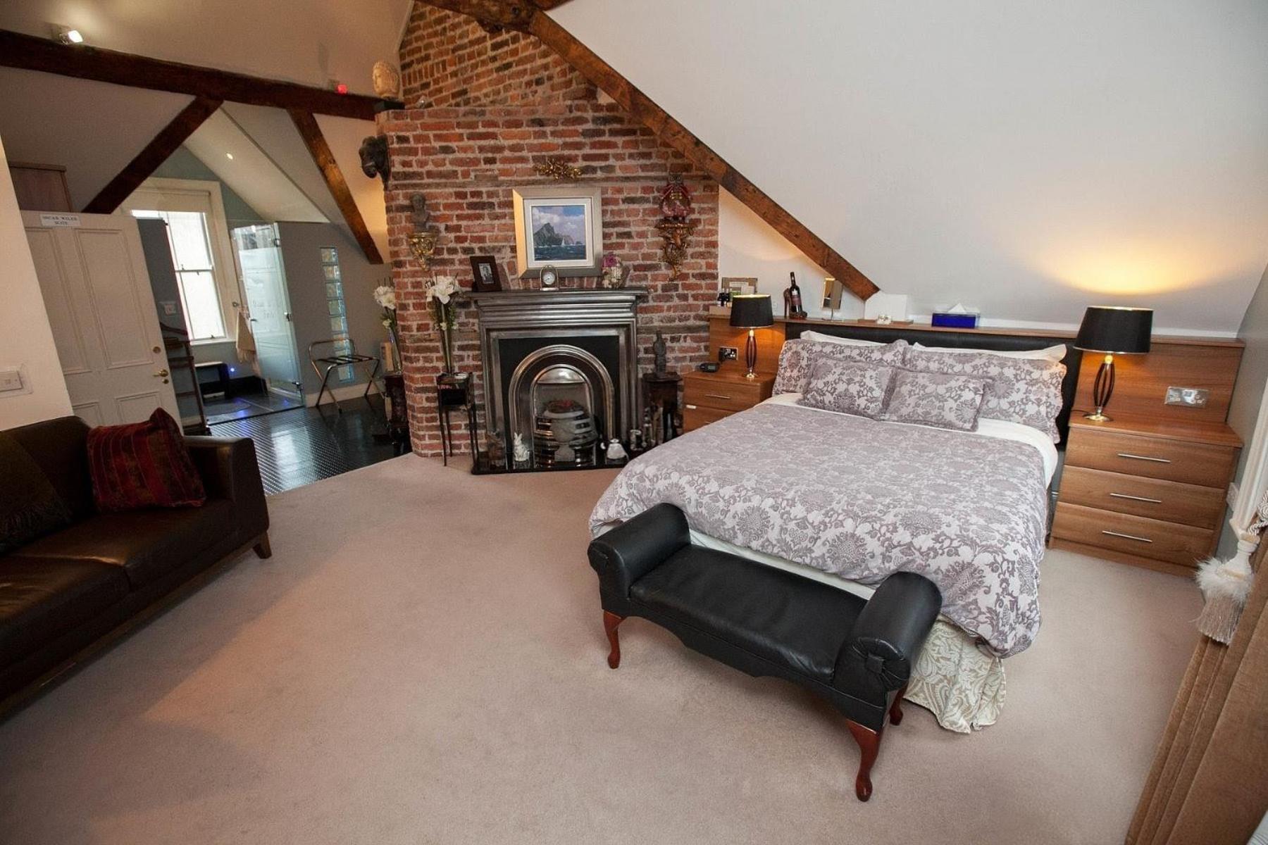 The Oscar Wilde Suite King