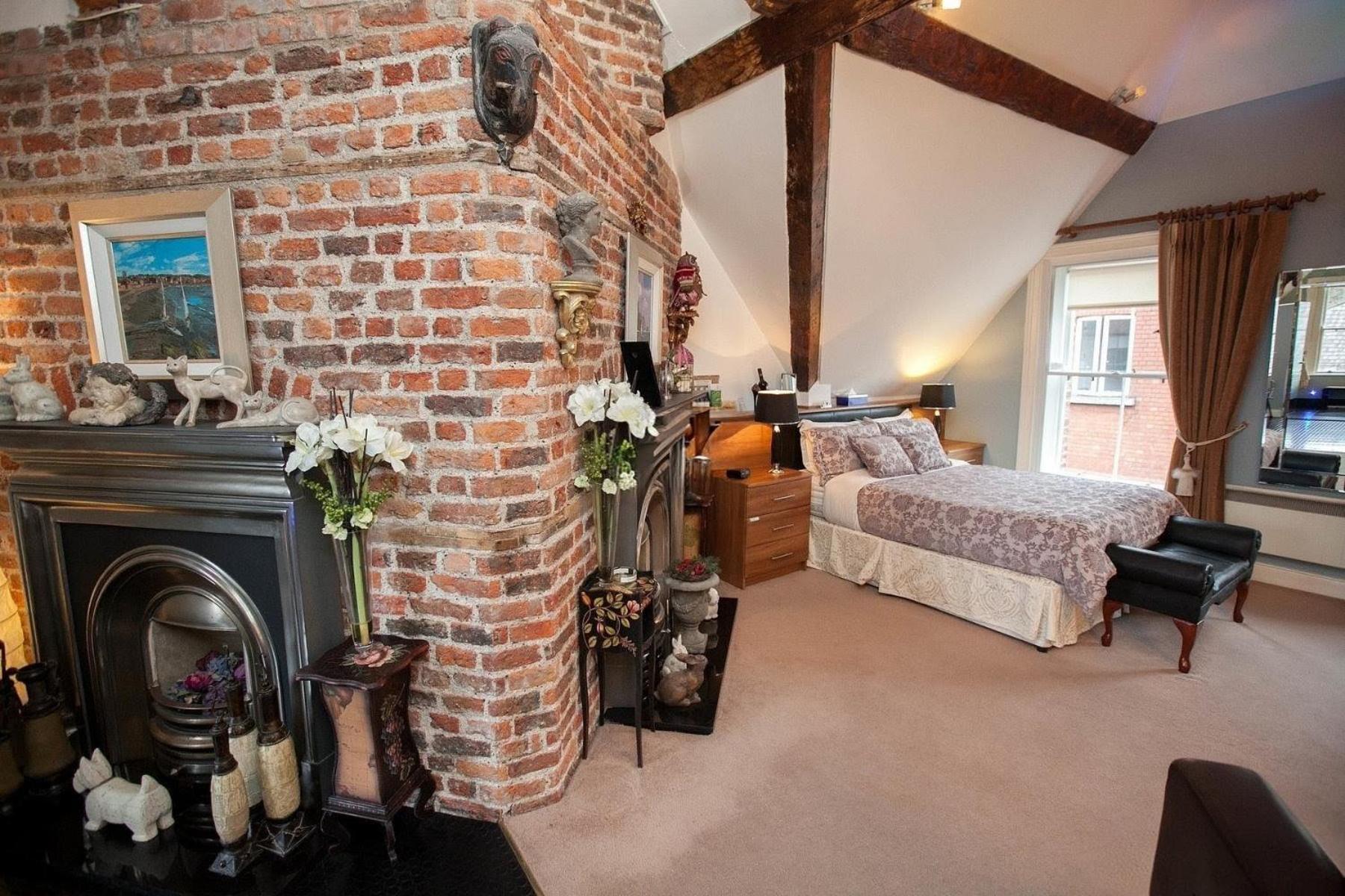 The Oscar Wilde Suite King