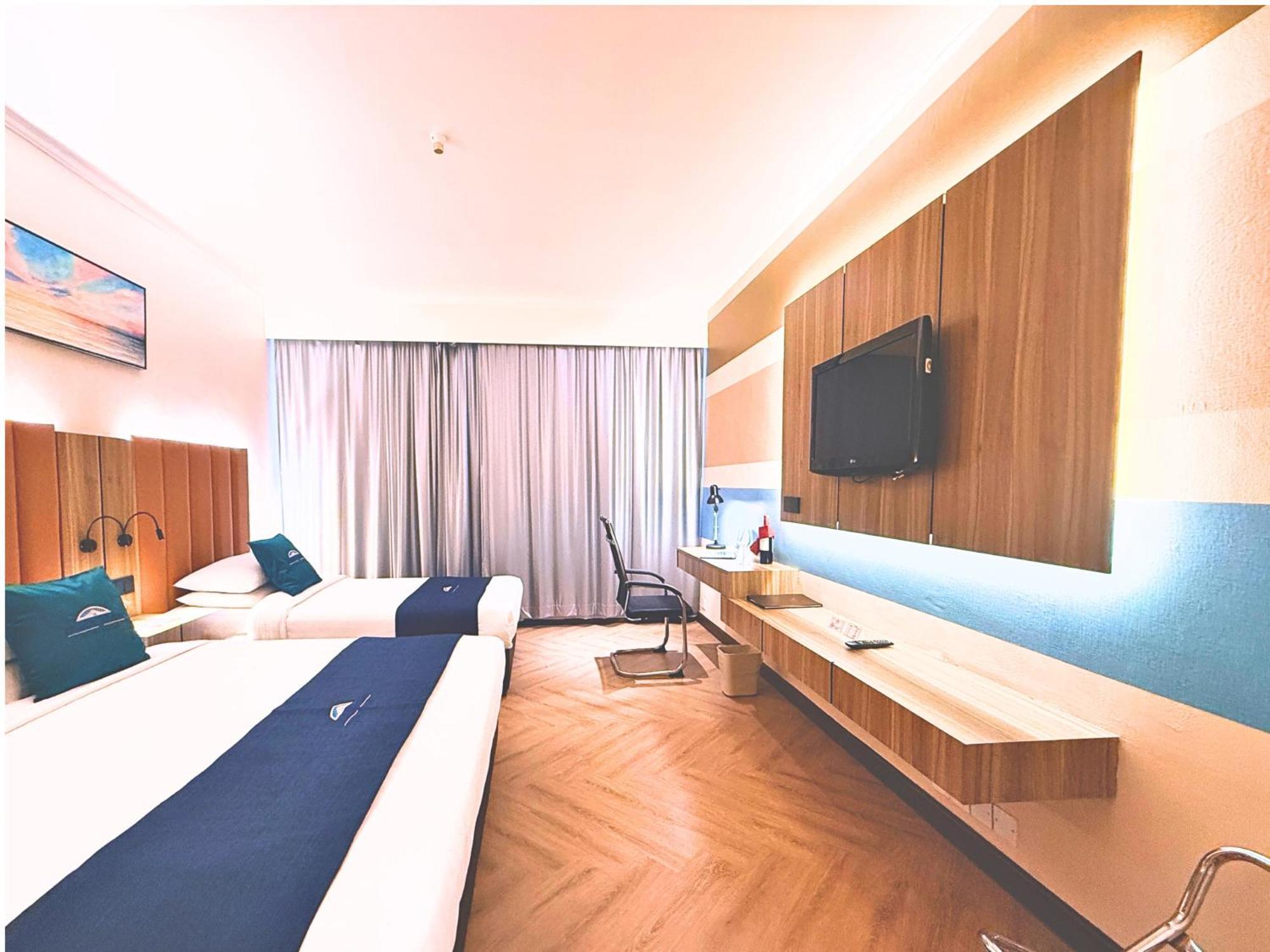 Superior King Room One Single Bed Non-Smoking