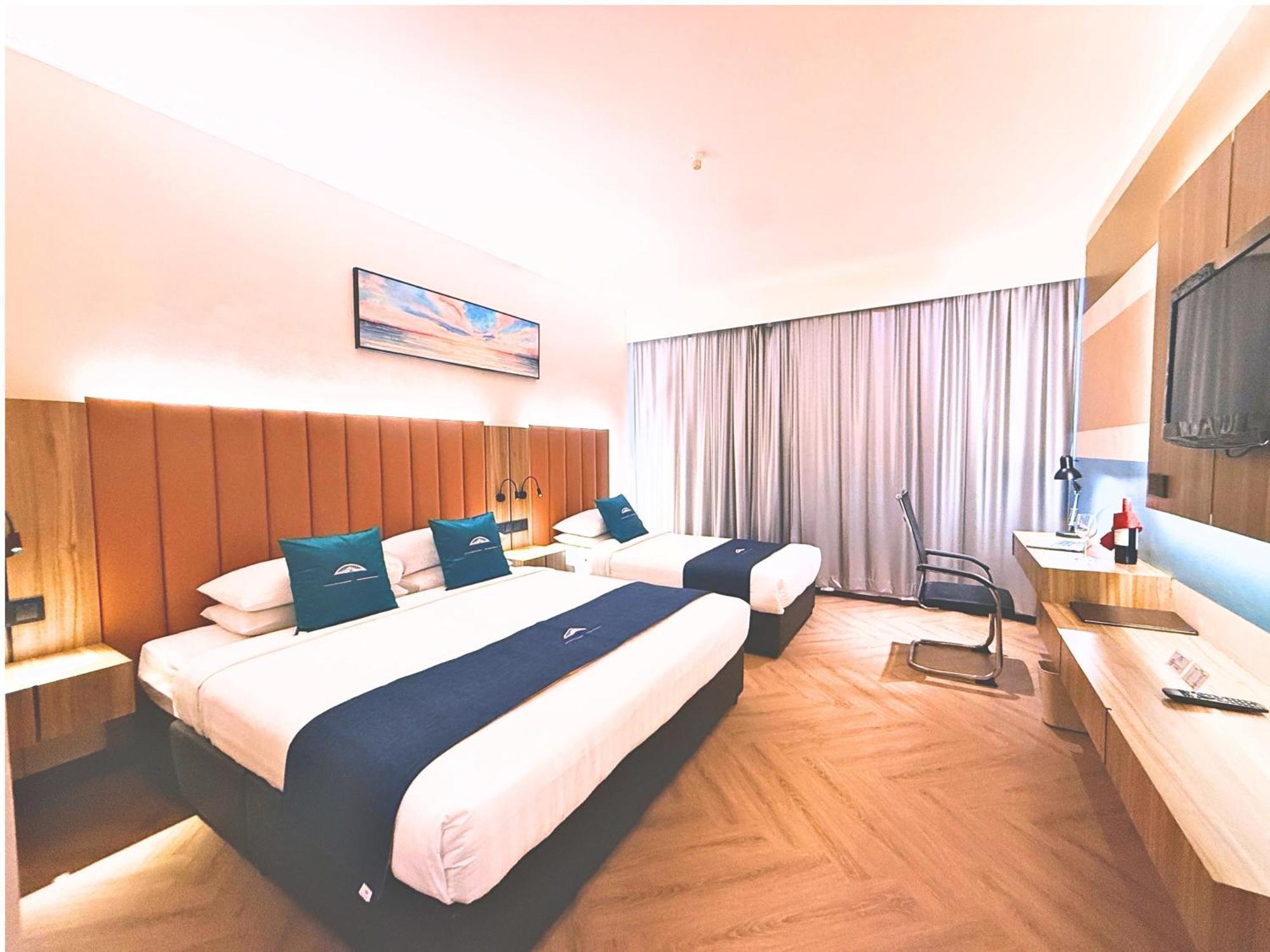 Superior King Room One Single Bed Non-Smoking