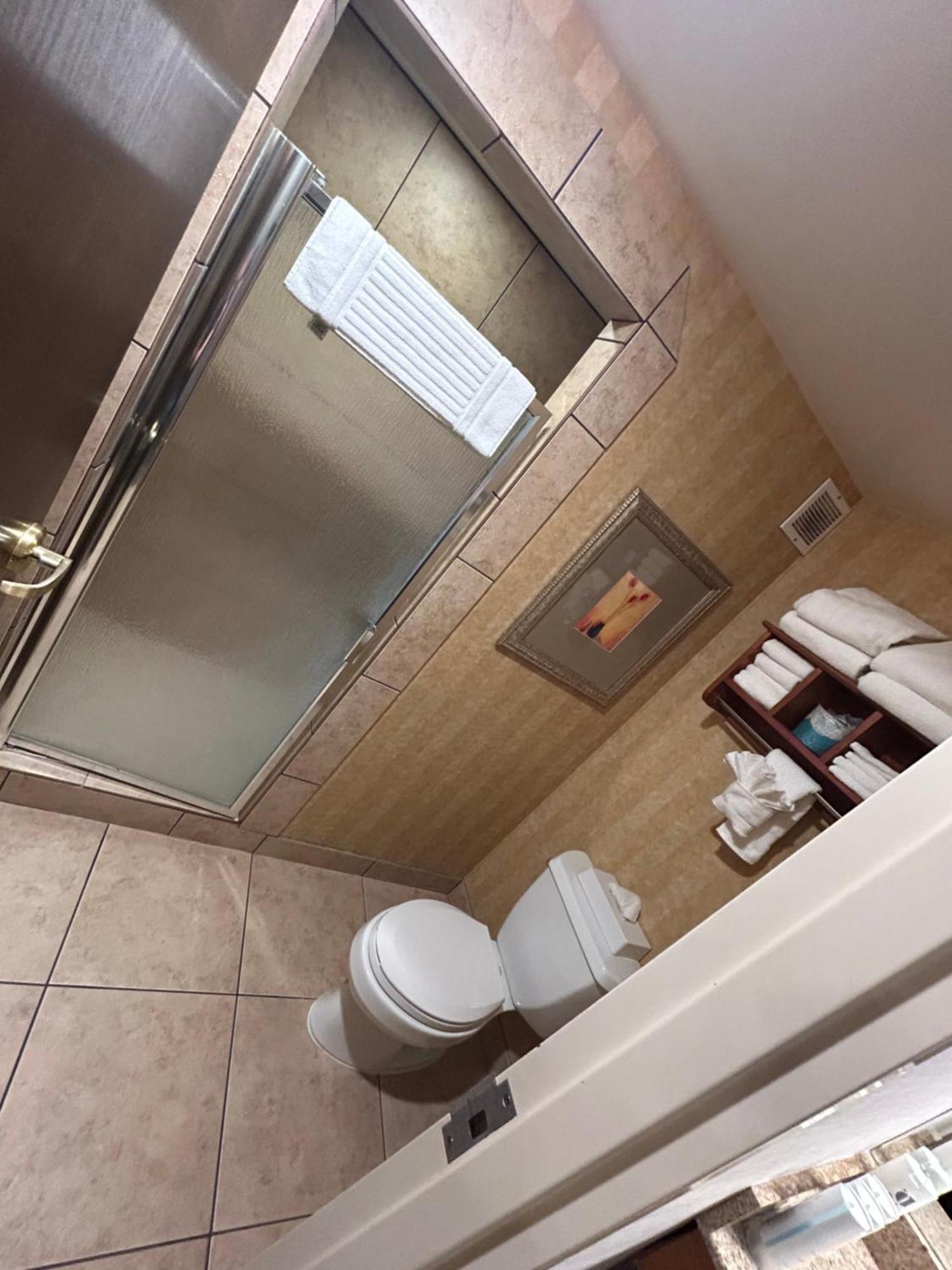King Suite Whirlpool Non-Smoking