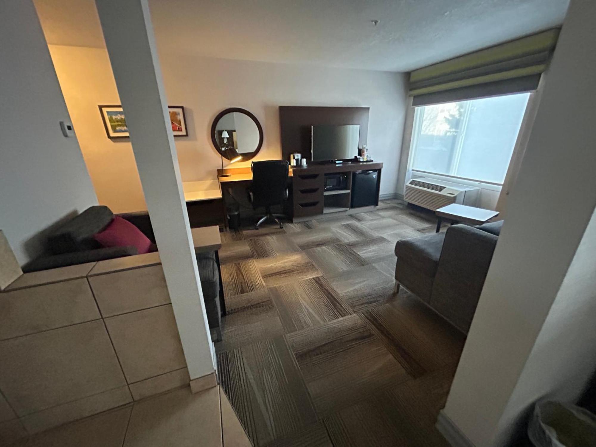 King Suite Whirlpool Non-Smoking