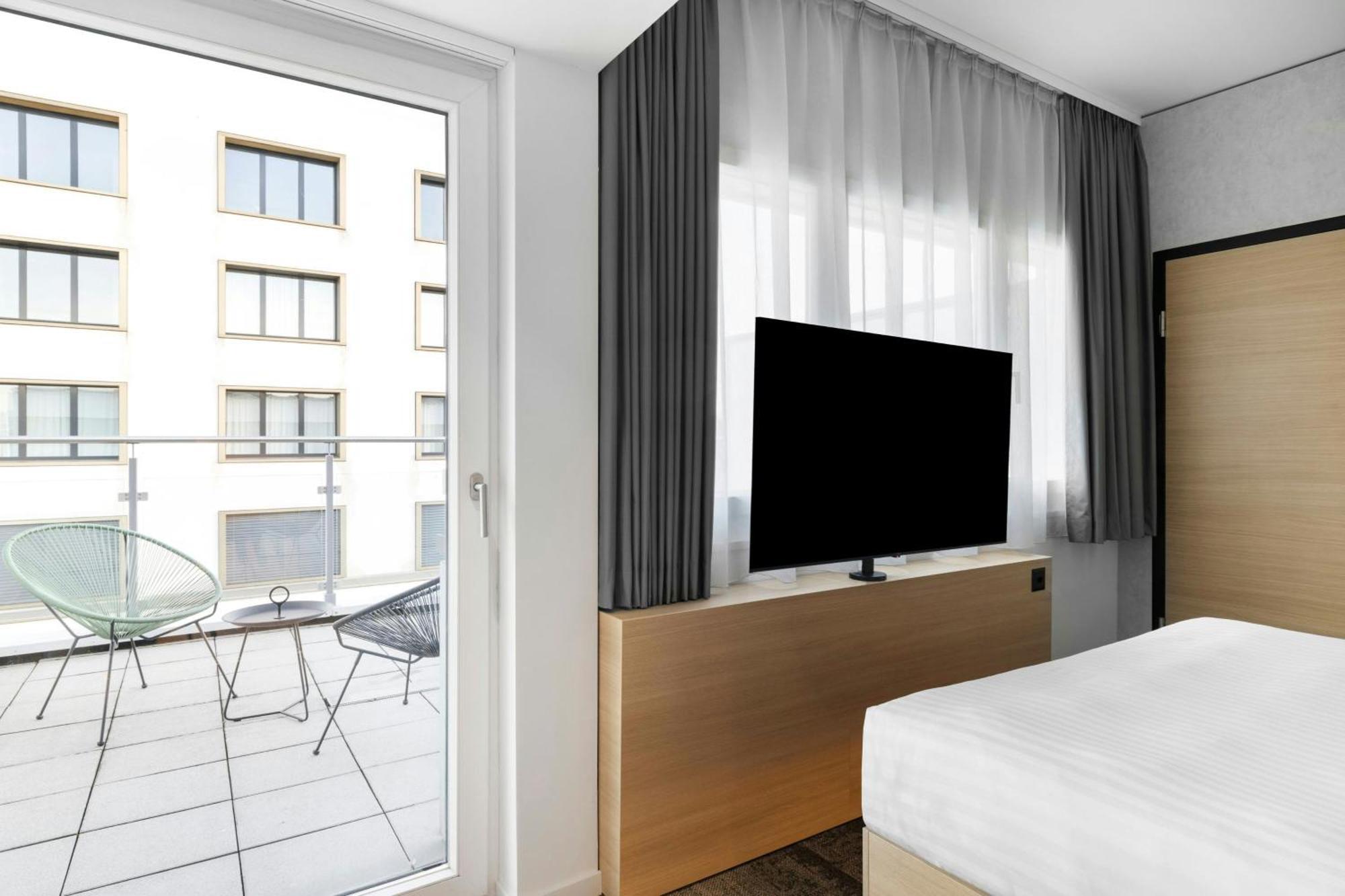 Moxy Letzigrund Queen Room Balcony