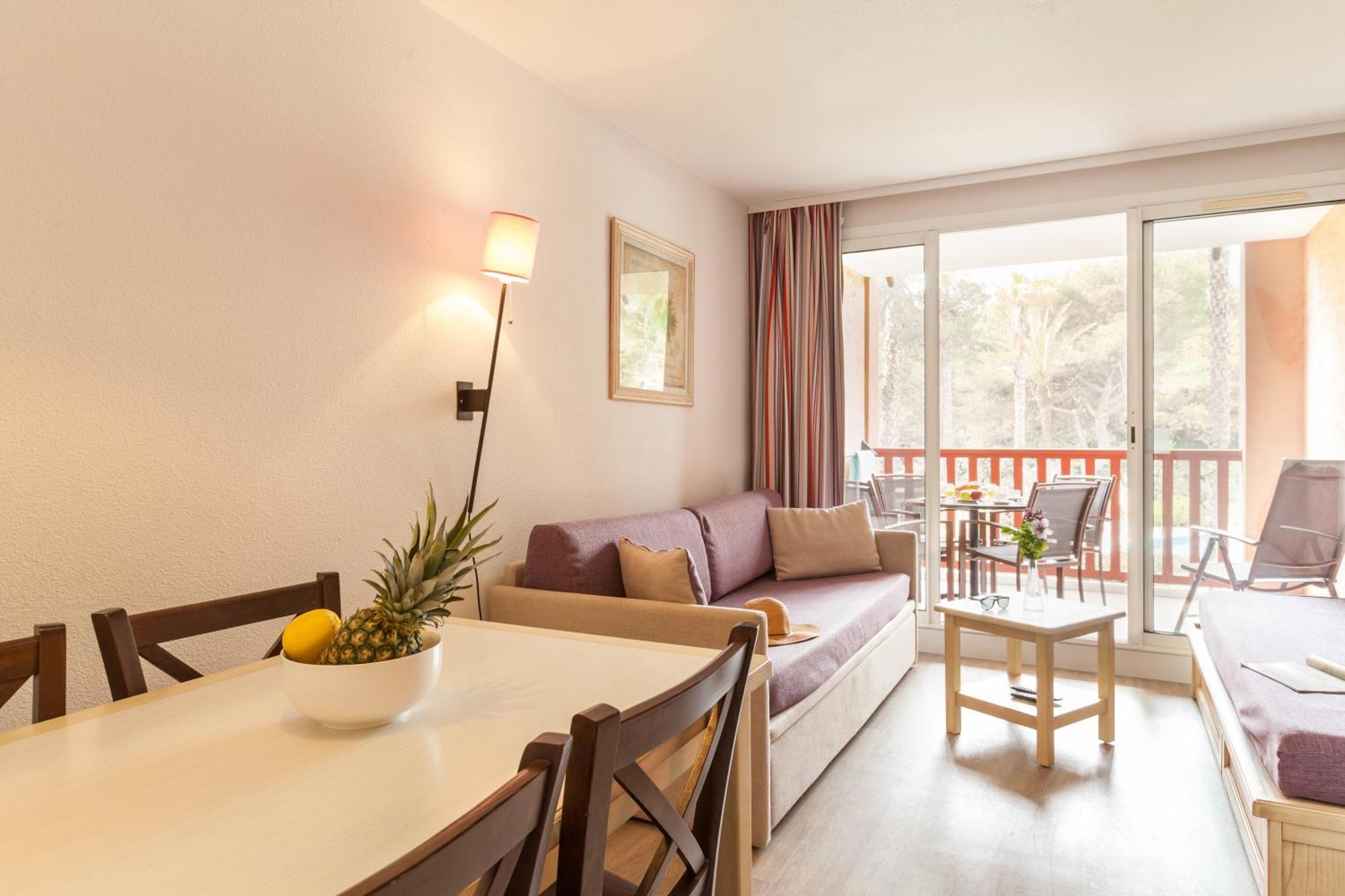 Studio Sleeping Alcove Terrace or Balcony Garden View