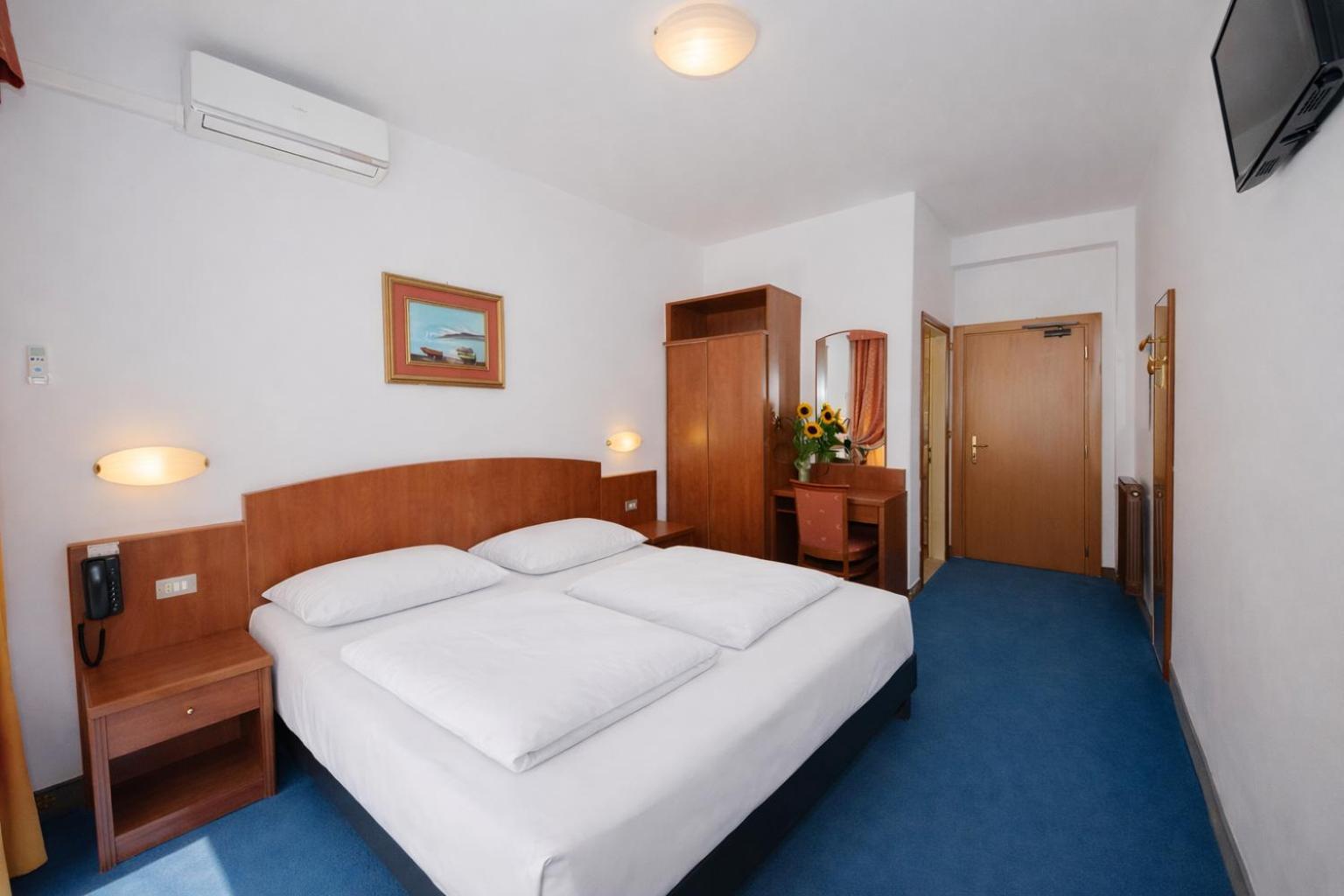 Standard Double or Twin Room Balcony side Lake view