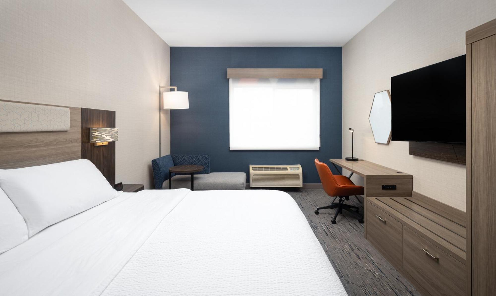 King Suite Extra Office Space