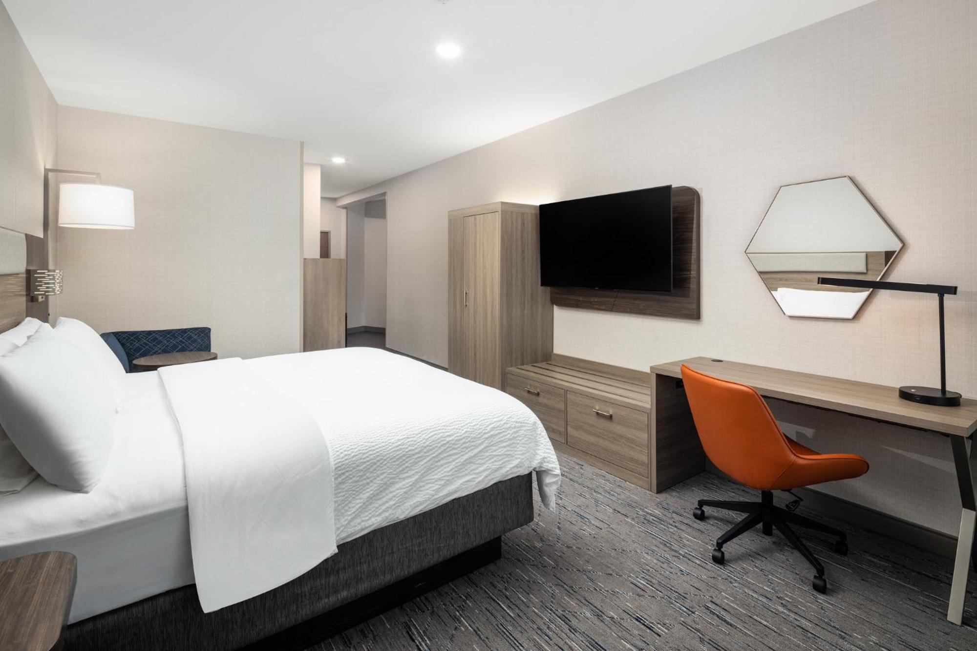 King Suite Extra Office Space