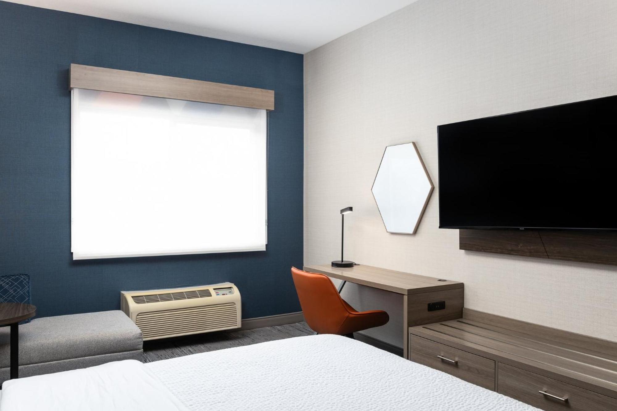 King Suite Extra Office Space