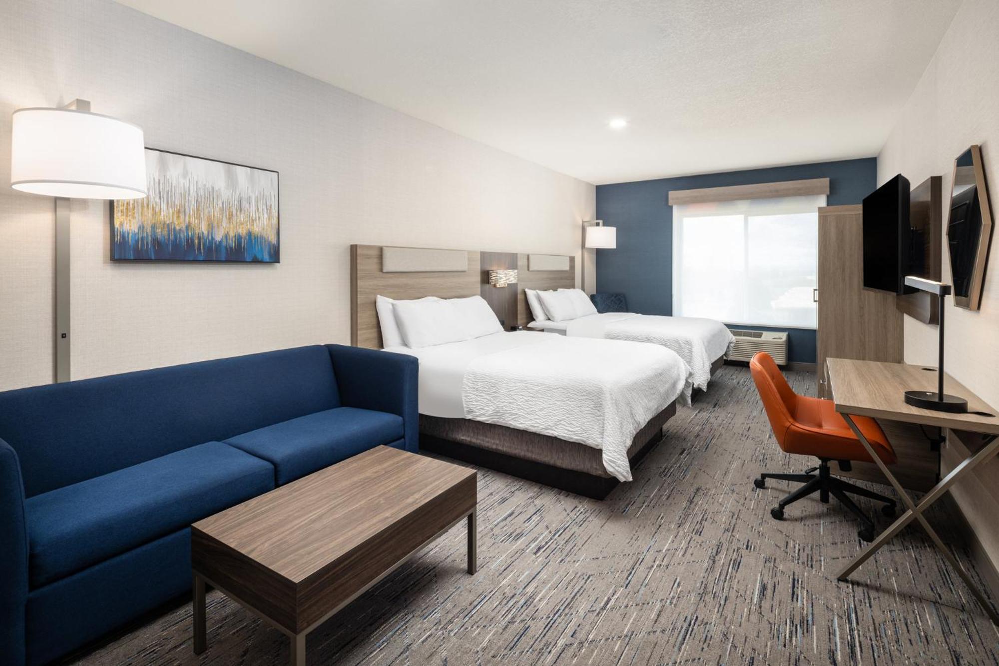 Queen Suite Top Floor or Quiet Zone