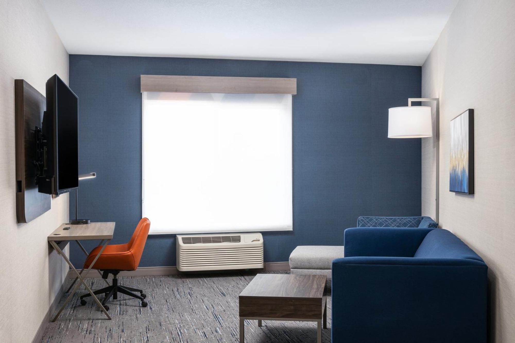 King Suite Extra Office Space
