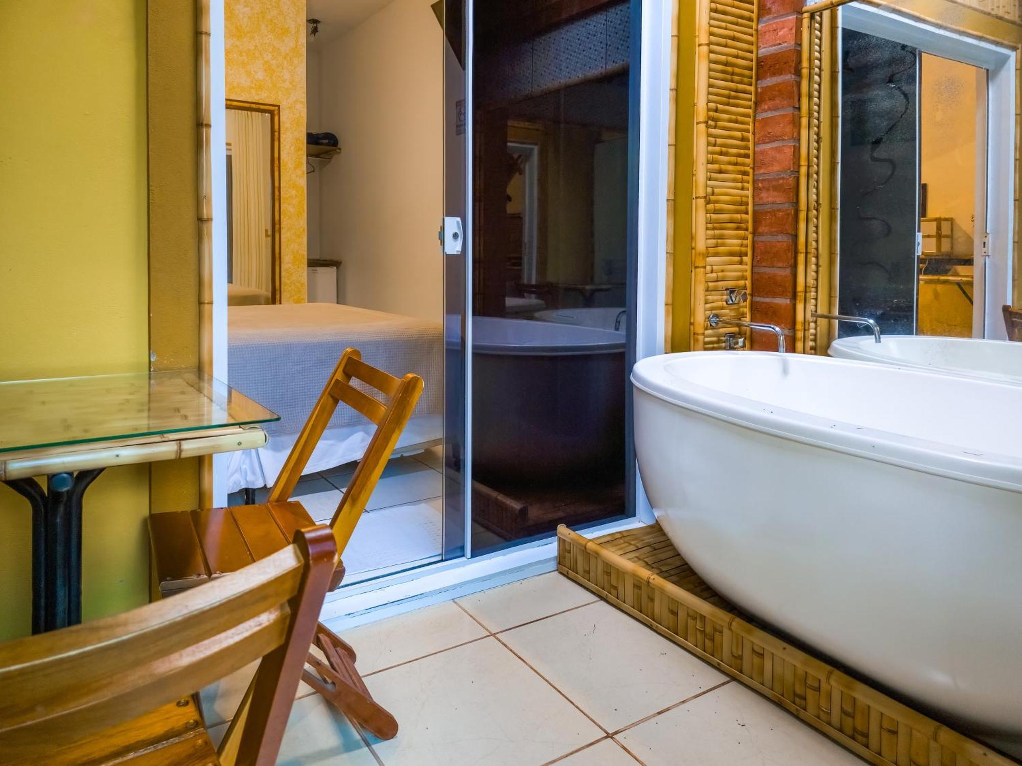 Deluxe Double Room Bath