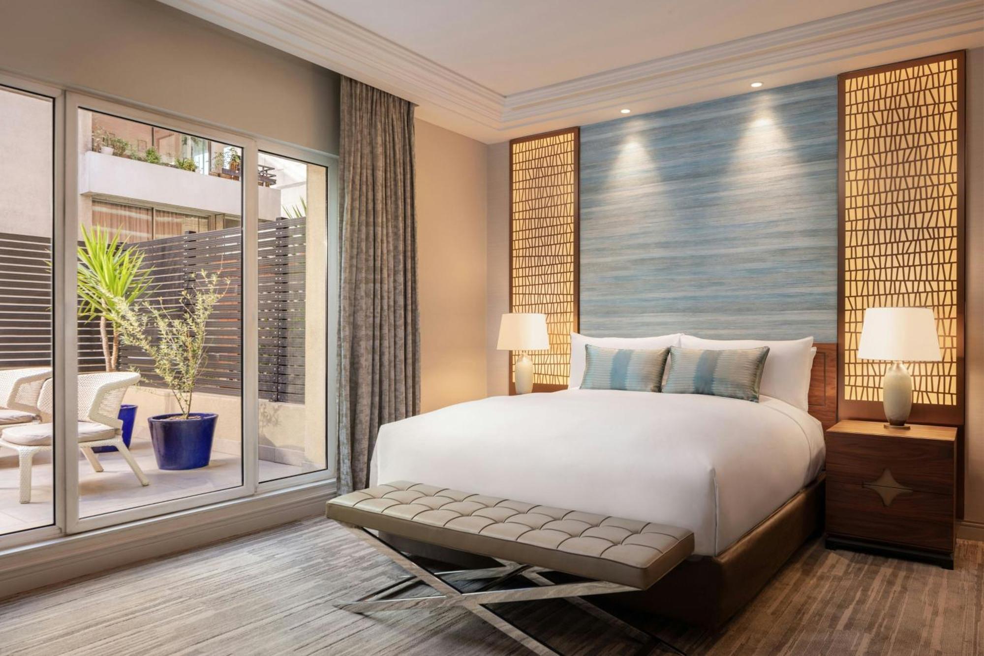 Deluxe King Room Terrace Club Lounge Access