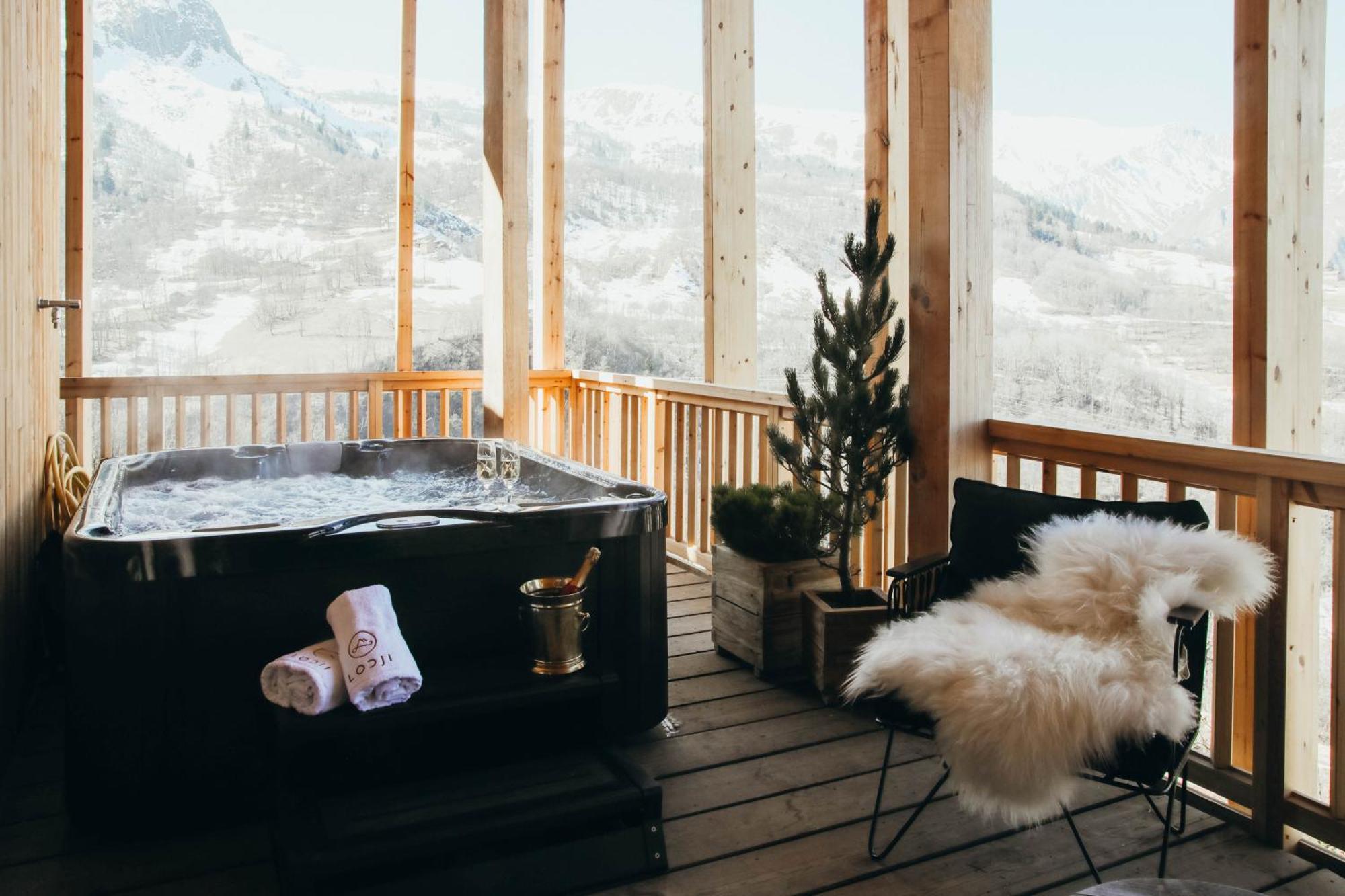 Suite Hot Tub,1746881965:JPEG