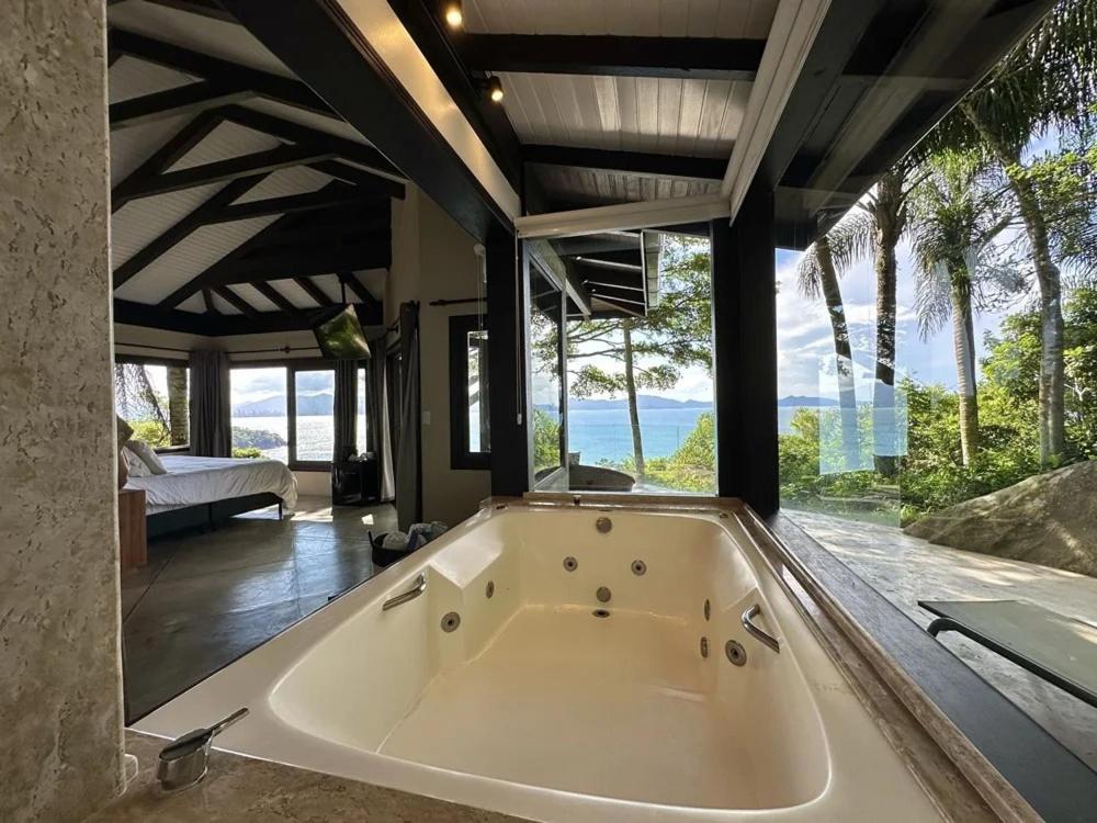 Suite Hot Tub