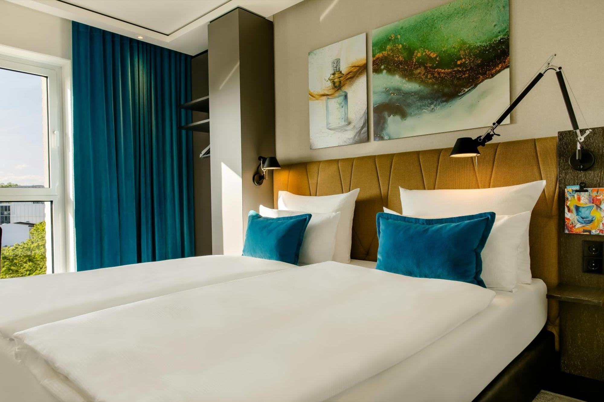 Room King Size bed