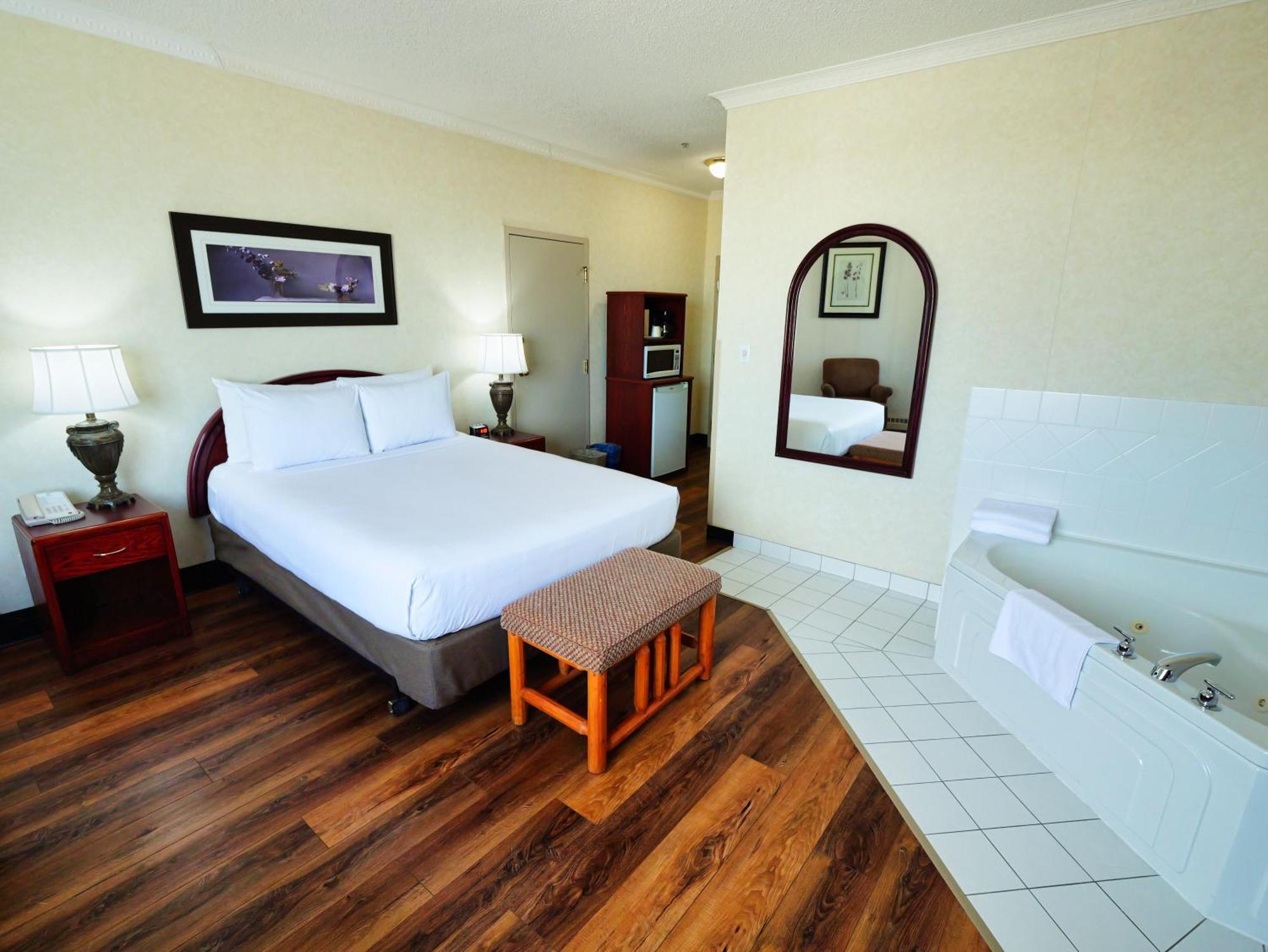 Queen Room Spa Bath