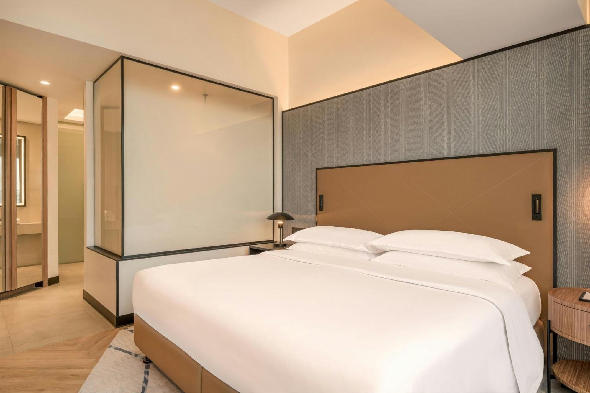 Deluxe 1 Bedroom King Suite Sofa bed Club lounge Access including Evening Cocktail hours & Soft Refreshments & Canapes