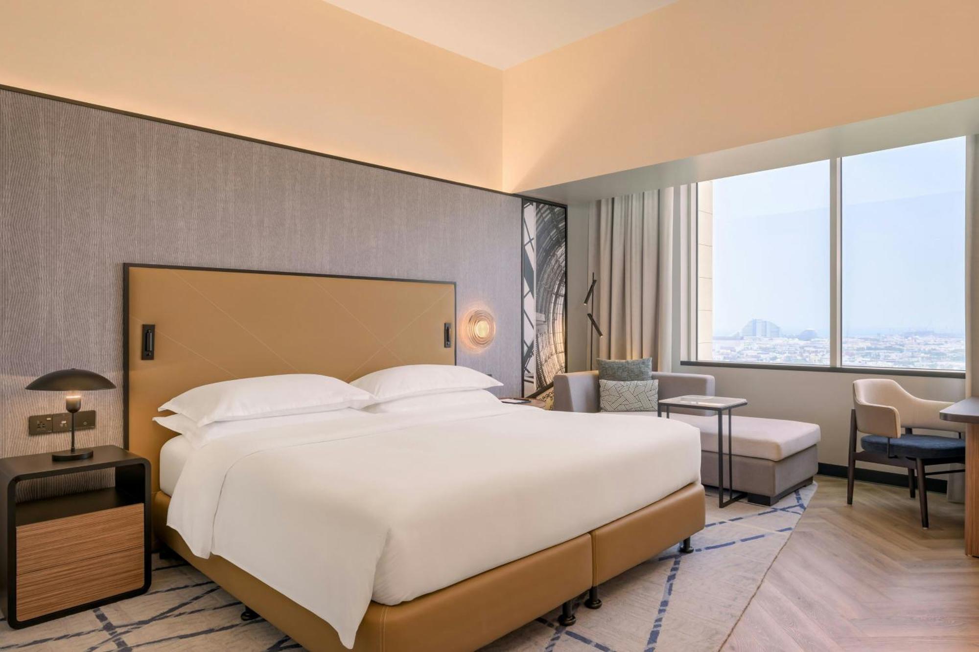 Grand Deluxe King Room Skyline View