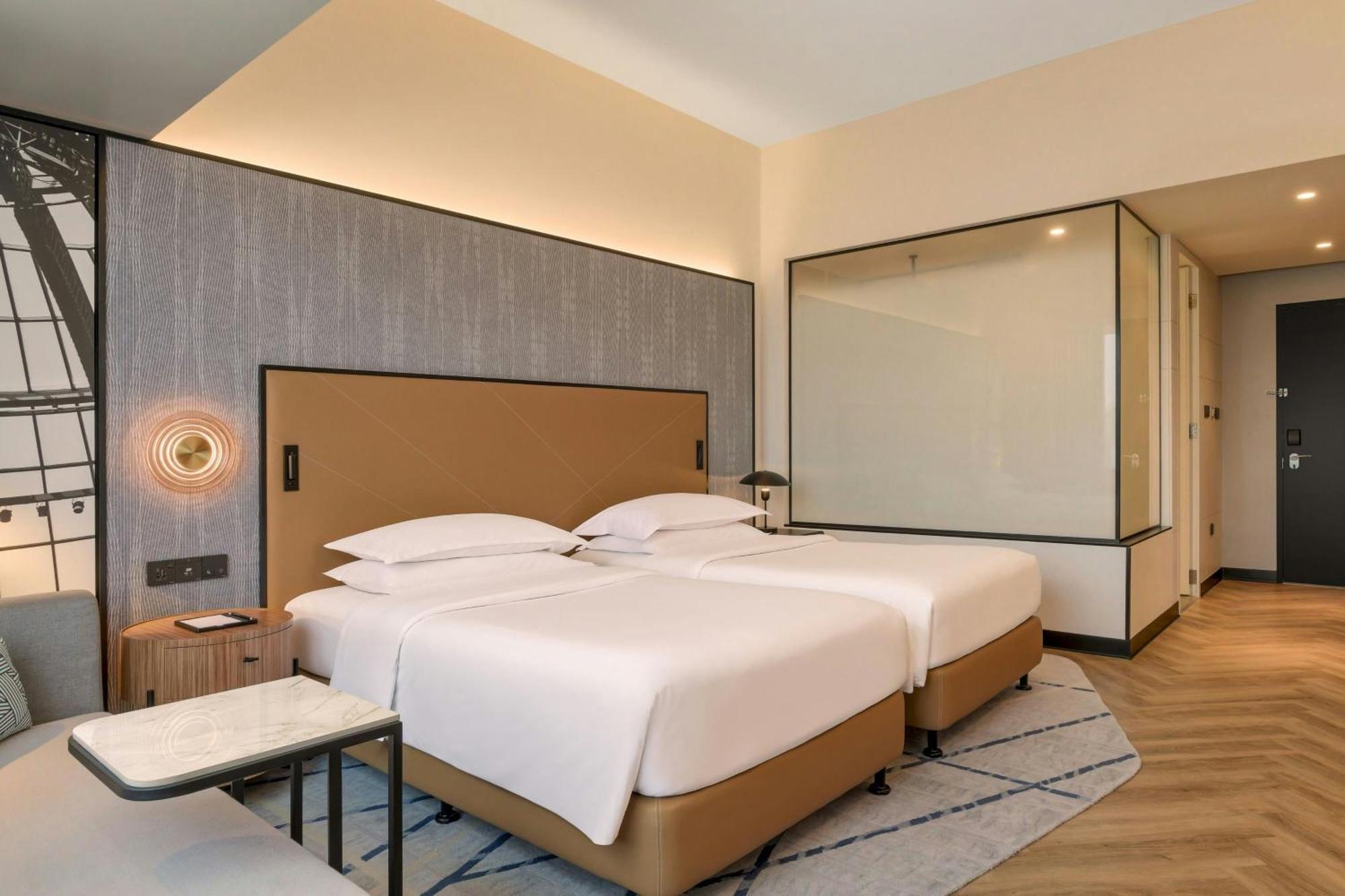 Grand Deluxe Twin Room Skyline View
