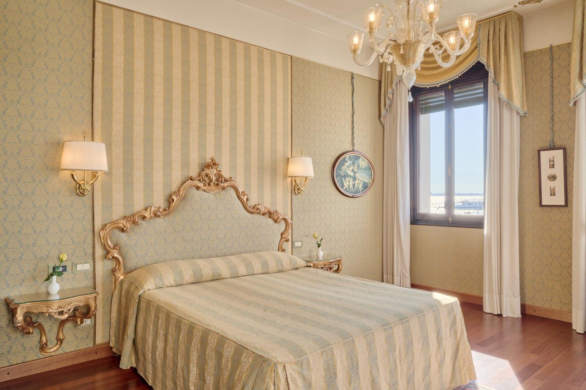 Superior Double Room with Lagoon View,1746909706:JPEG