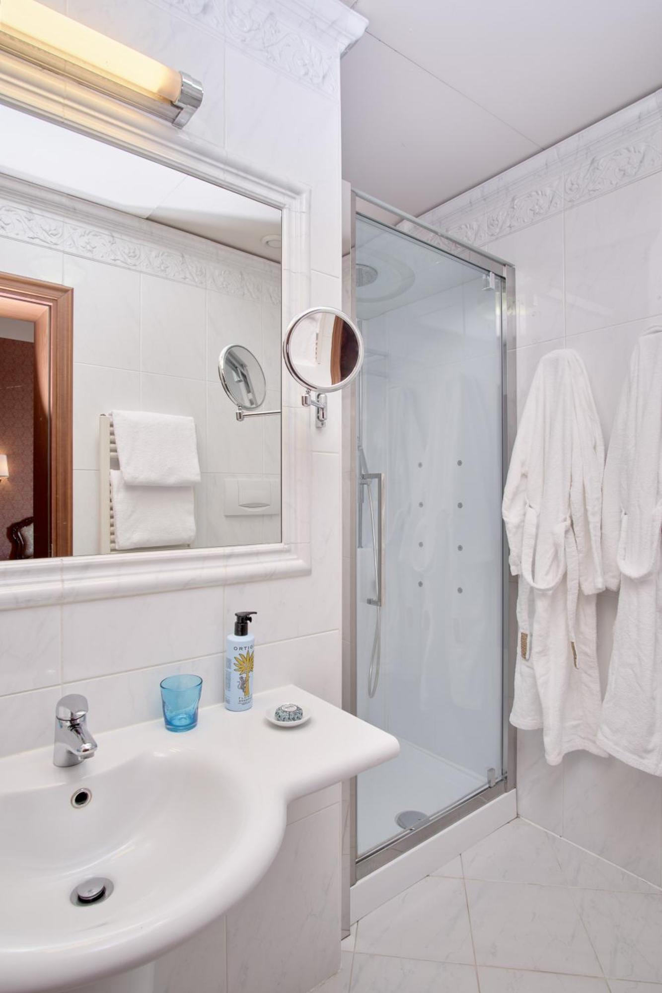 Deluxe Double Room small Canal View