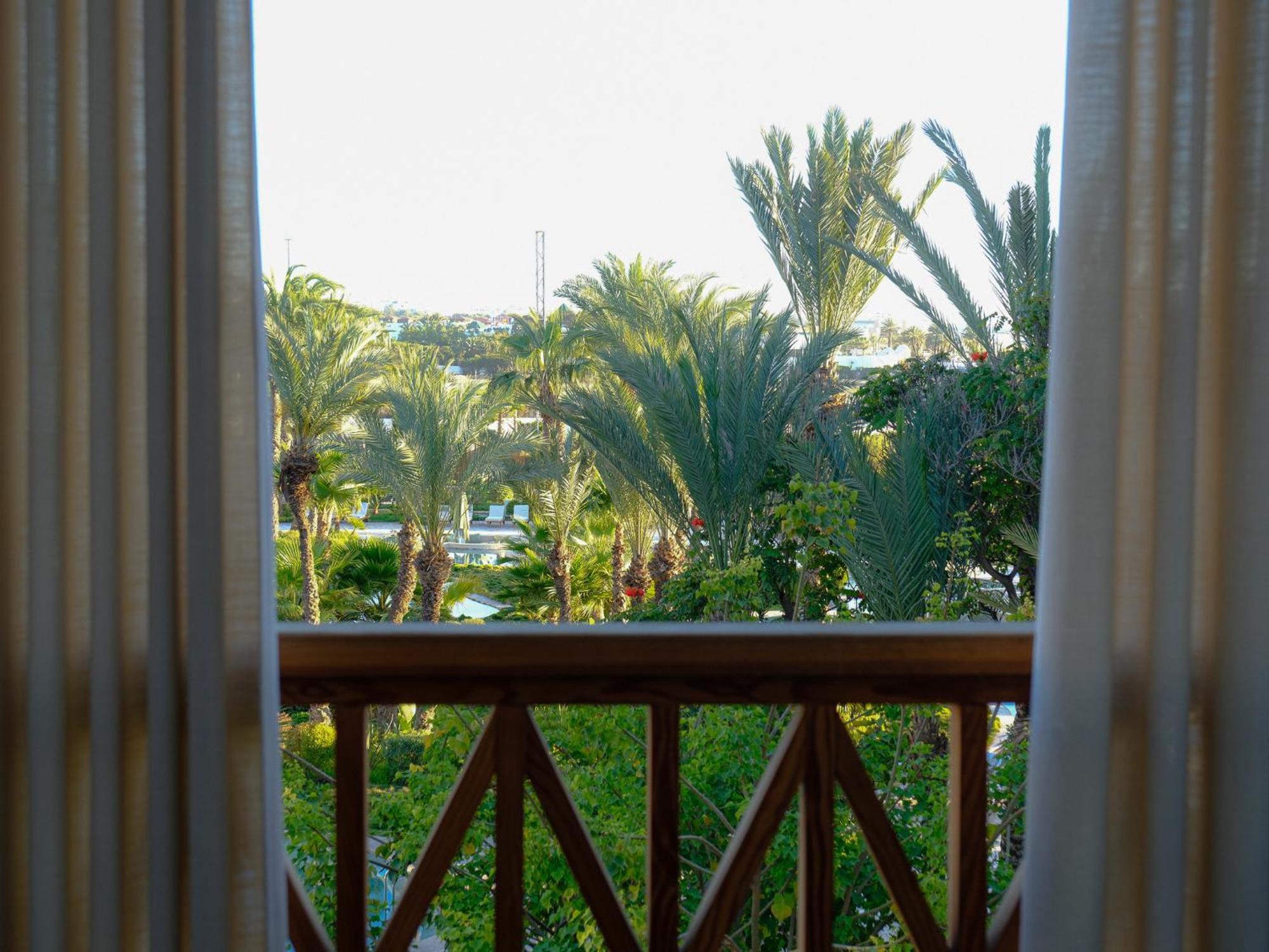 Deluxe King Garden View