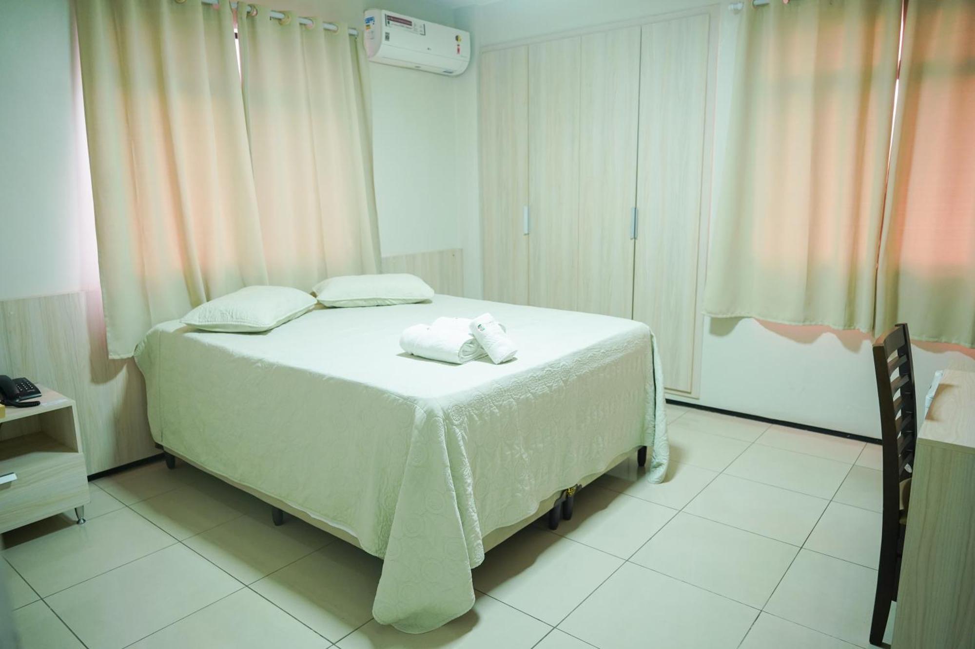 Deluxe Queen Suite