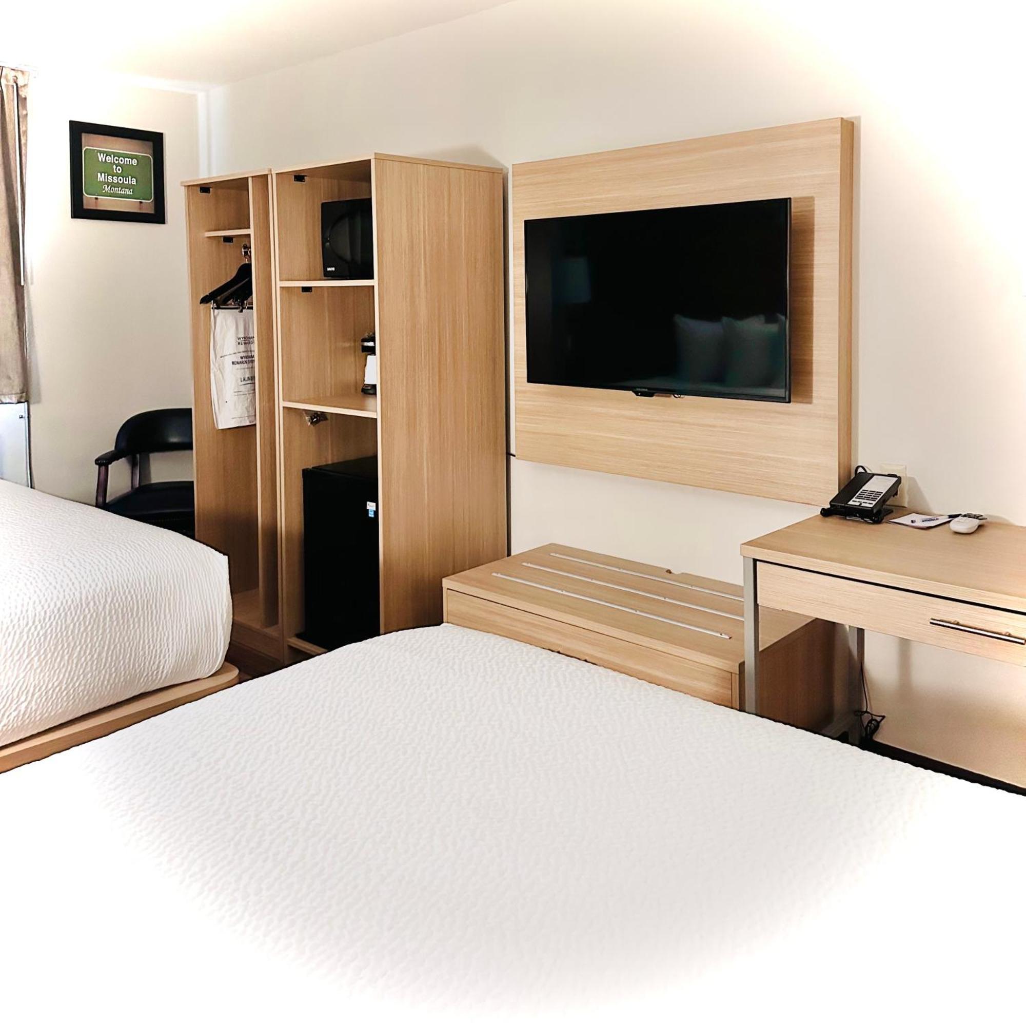 Queen Room Two Queen Beds Non-Smoking