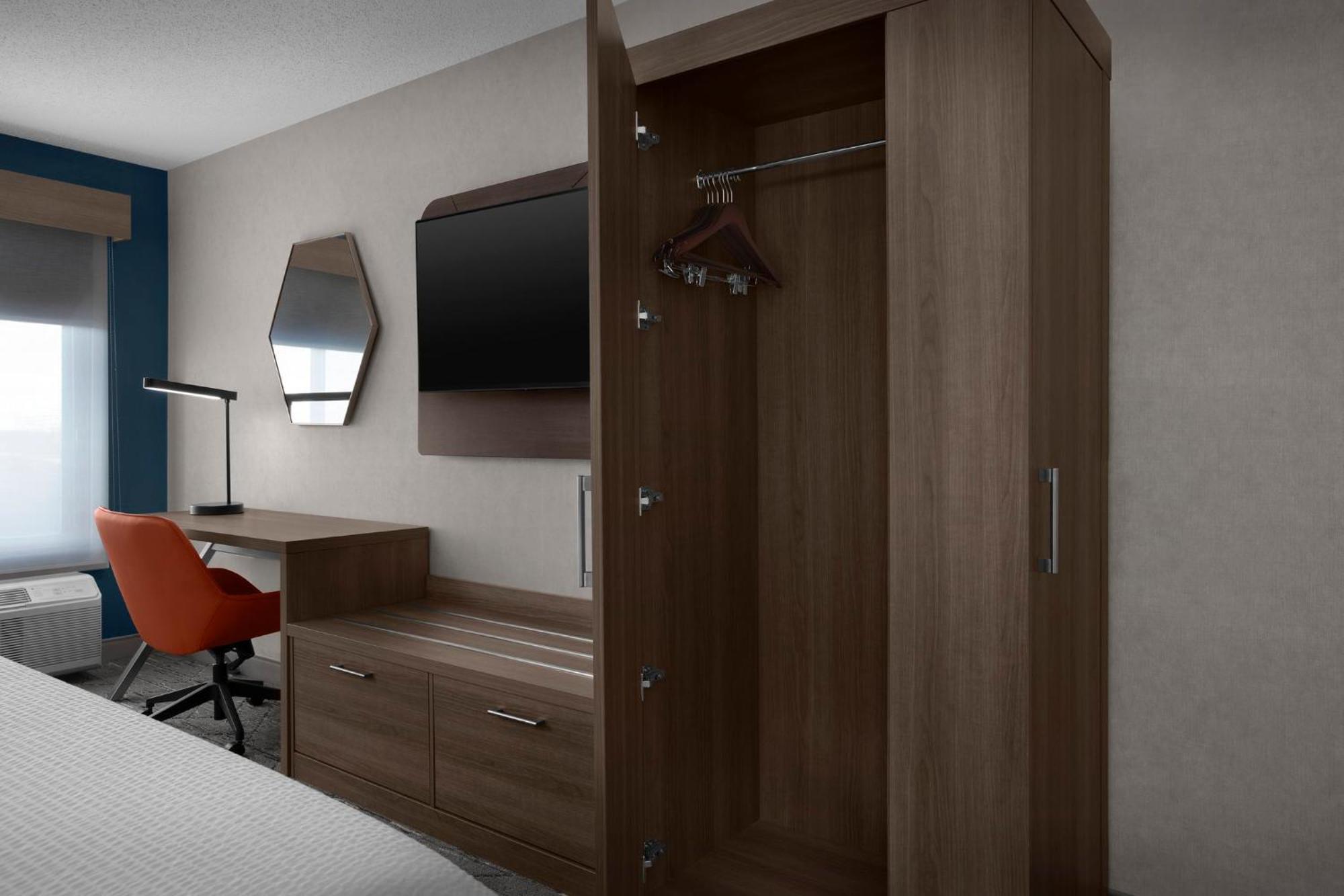 Standard Queen Room Two Queen Beds Communications Mobility Accessible