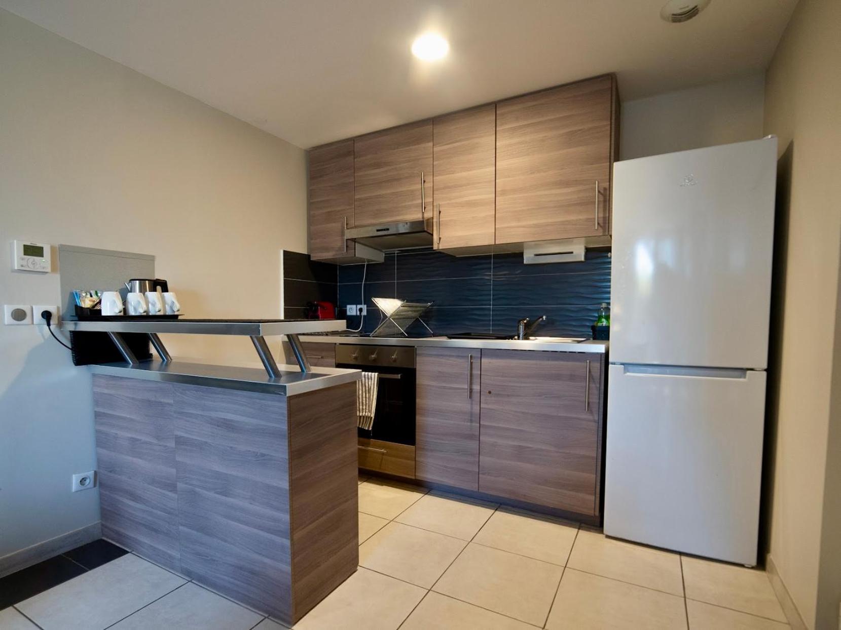 King Apartment Two Sofa Beds Kitchen Bath Tub Private Terrace Non-Smoking