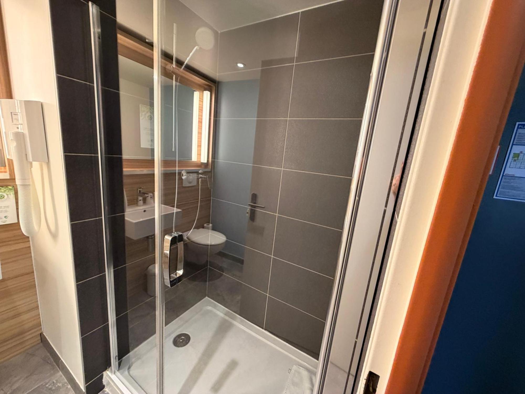 Quadruple Room (1 double bed and 2 single beds),1746981060:JPEG