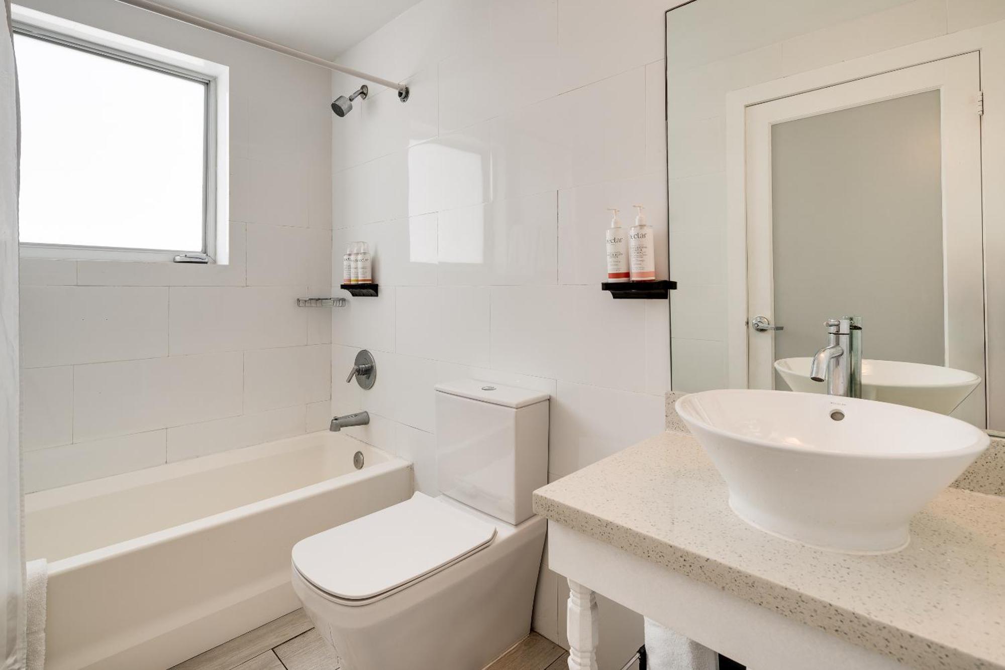 Studio Double Queen,1746992788:JPEG