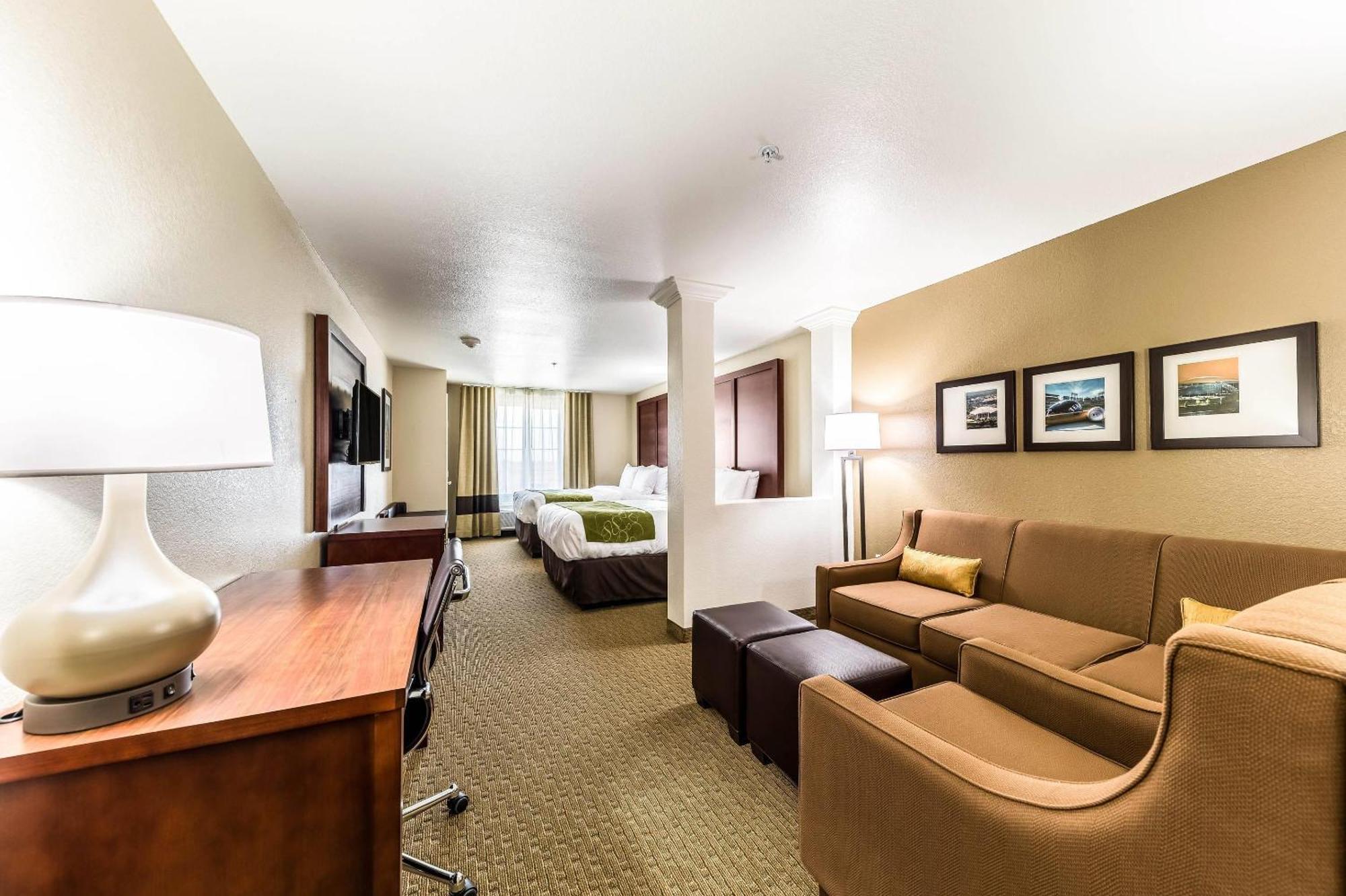 Queen Suite Two Queen Beds Sofa Bed