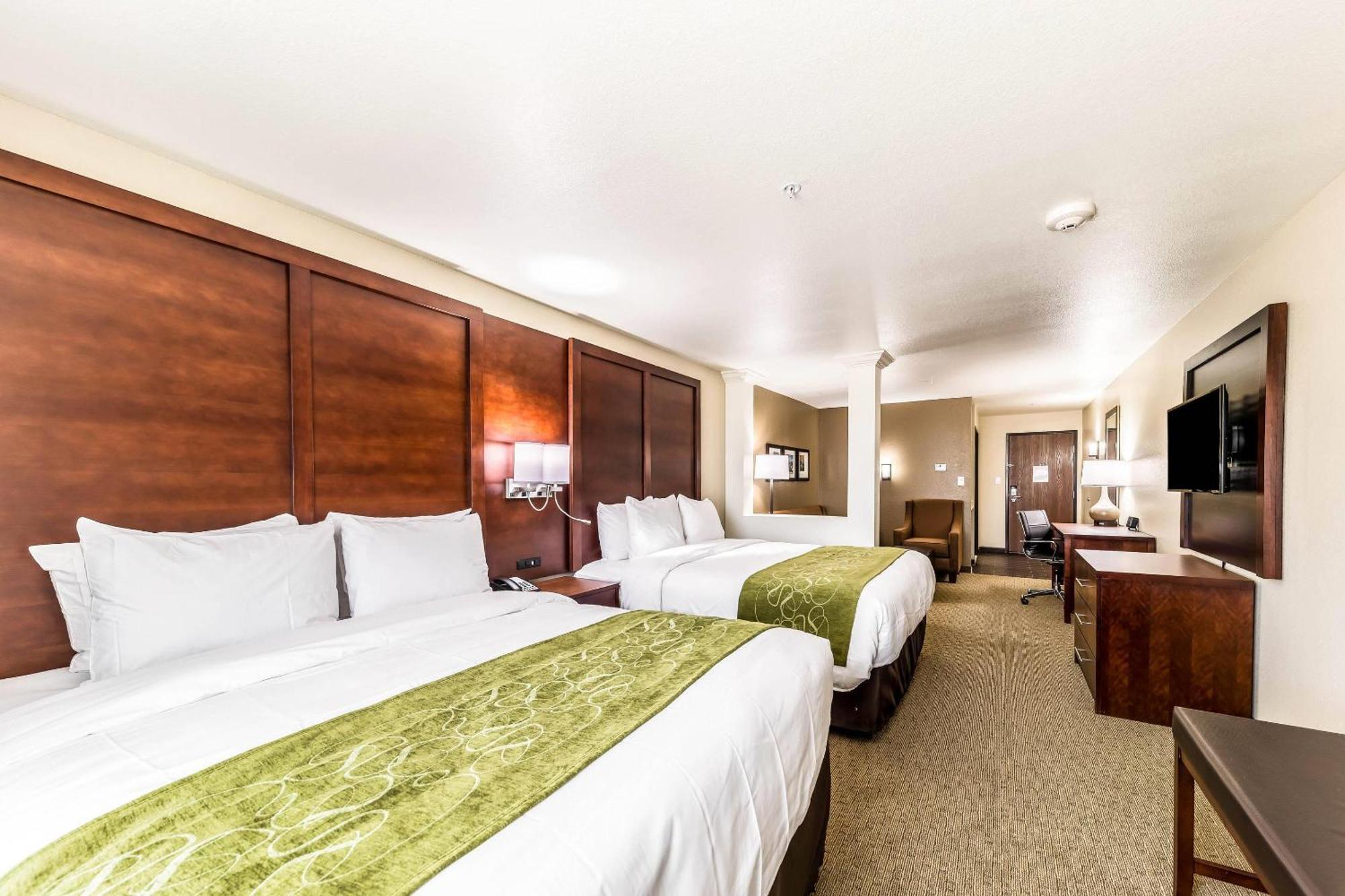 Queen Suite Two Queen Beds Sofa Bed