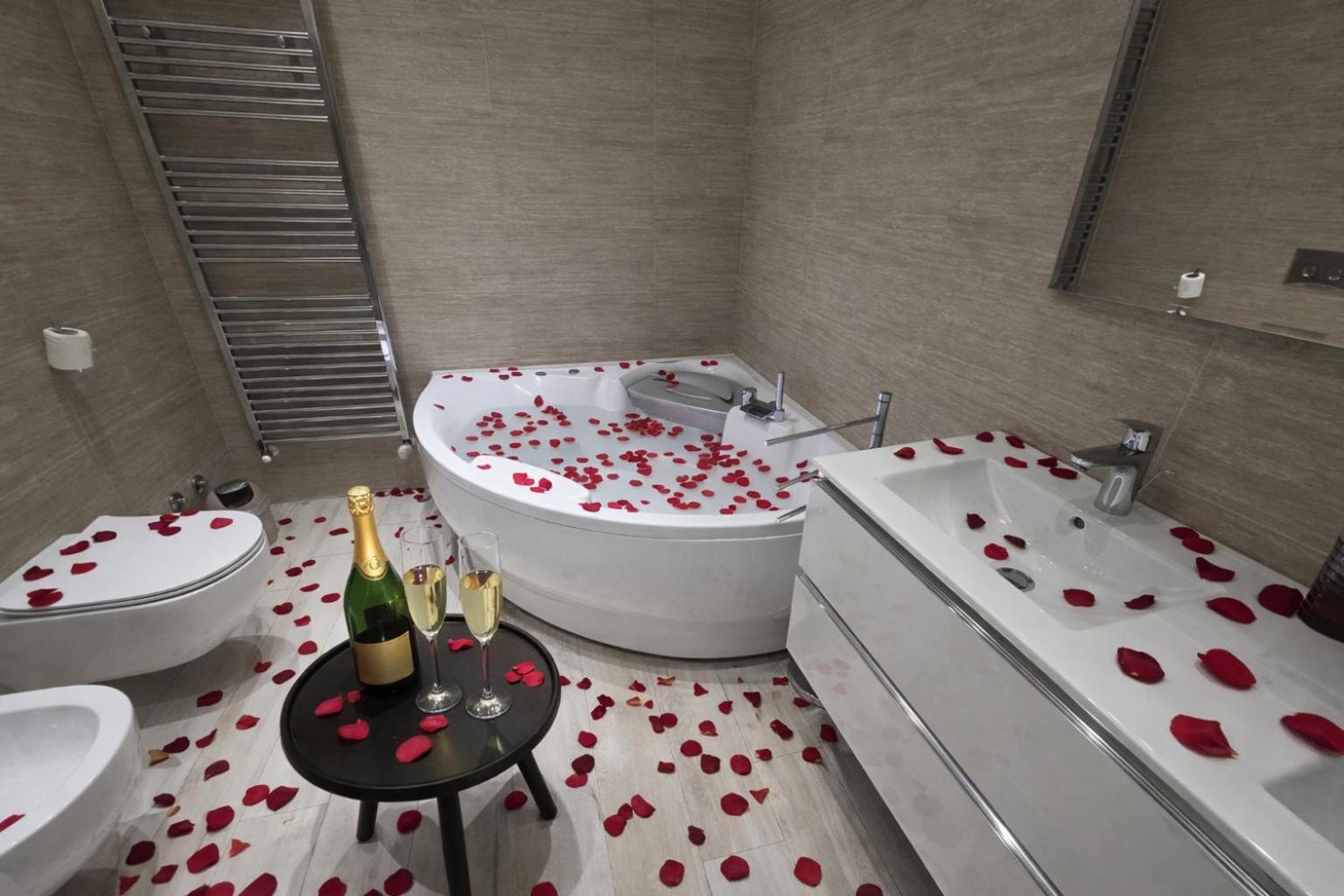 One-Bedroom Deluxe Apartment