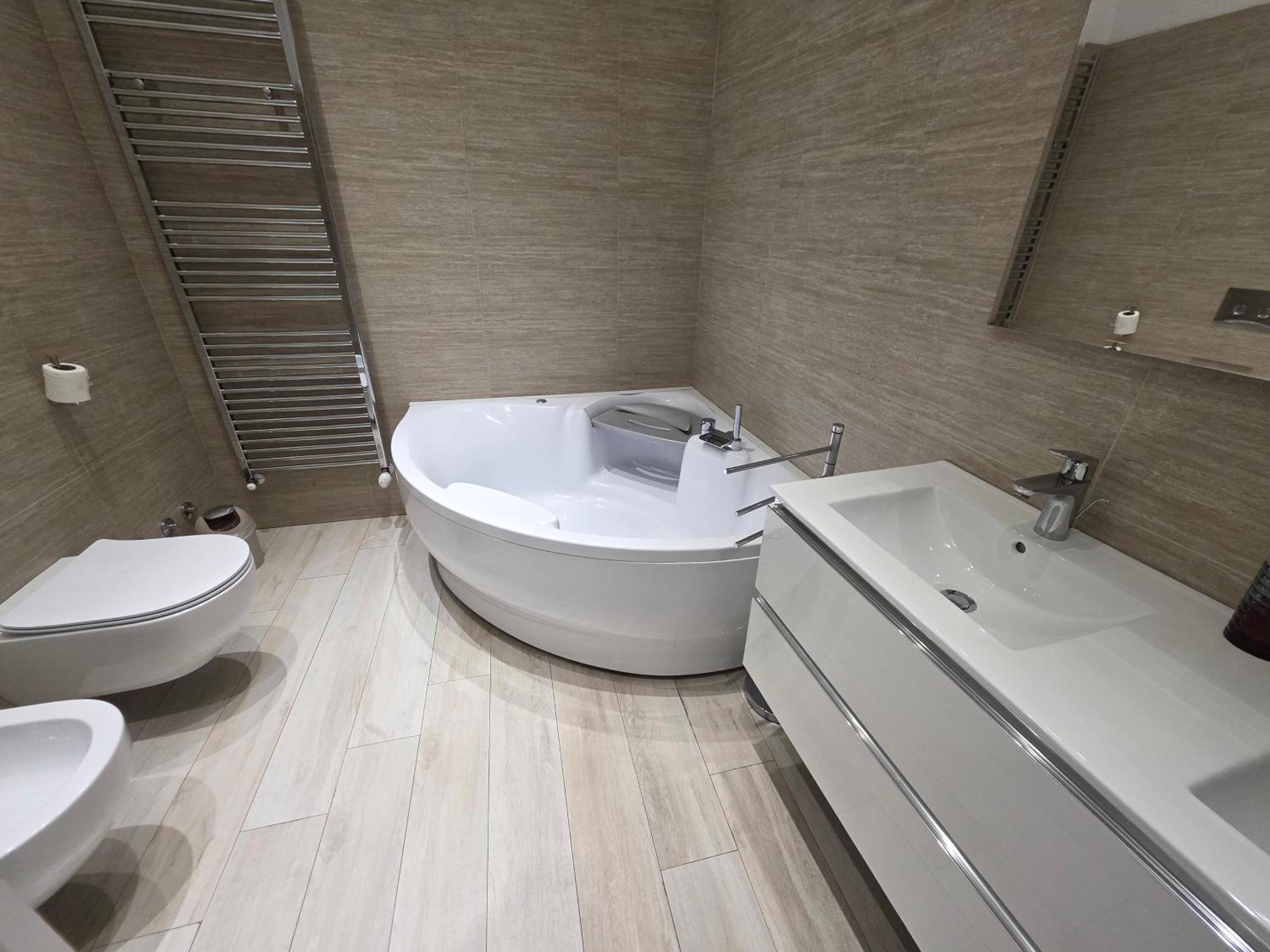 One-Bedroom Deluxe Apartment